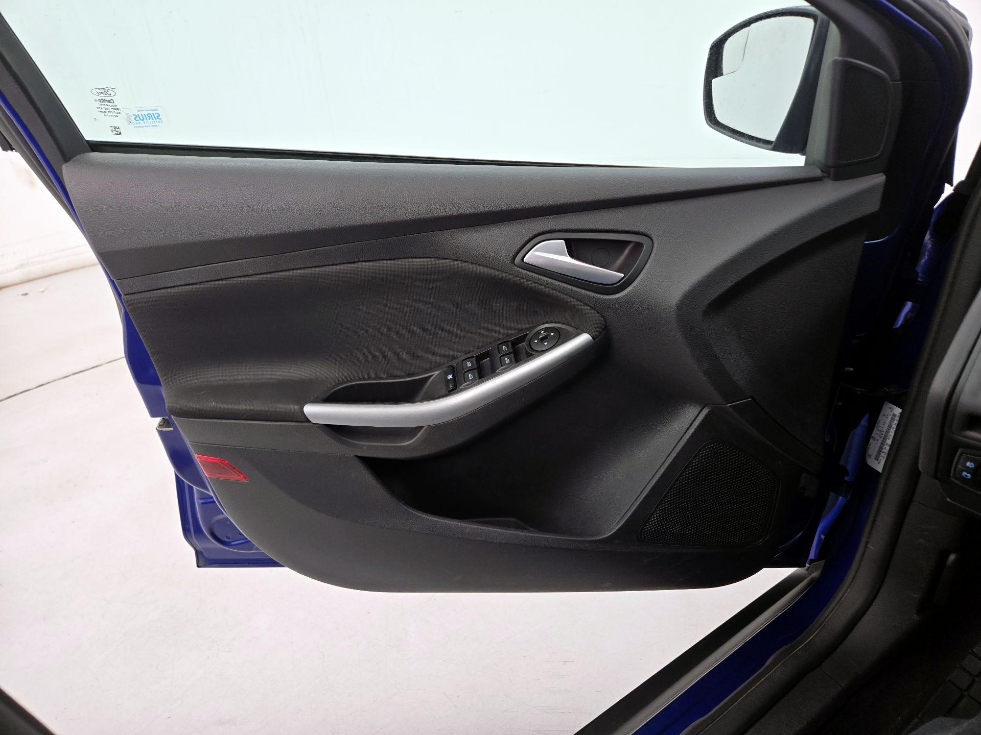 Thumbnail: 2014 Ford Focus - 12