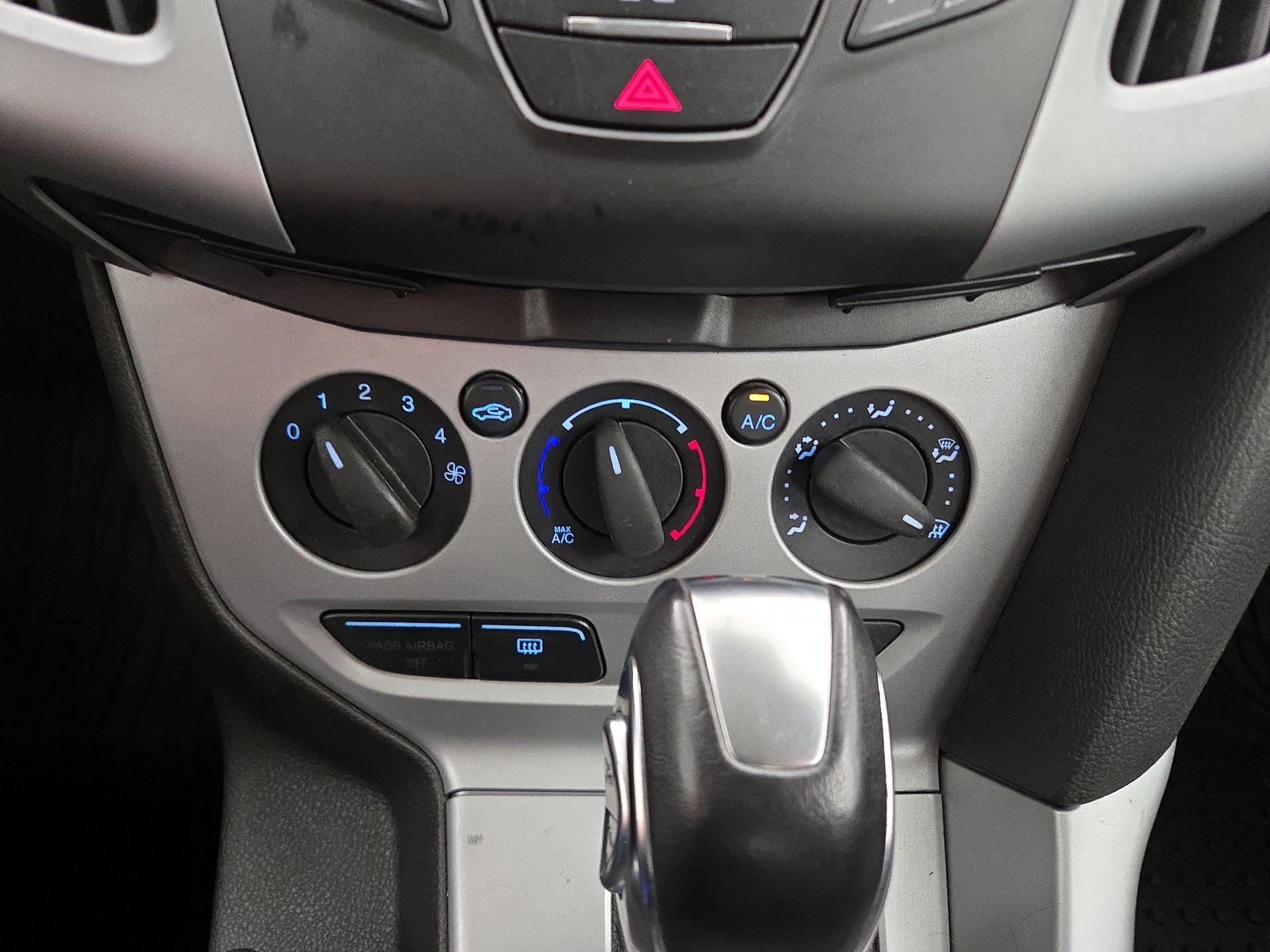 Thumbnail: 2014 Ford Focus - 15