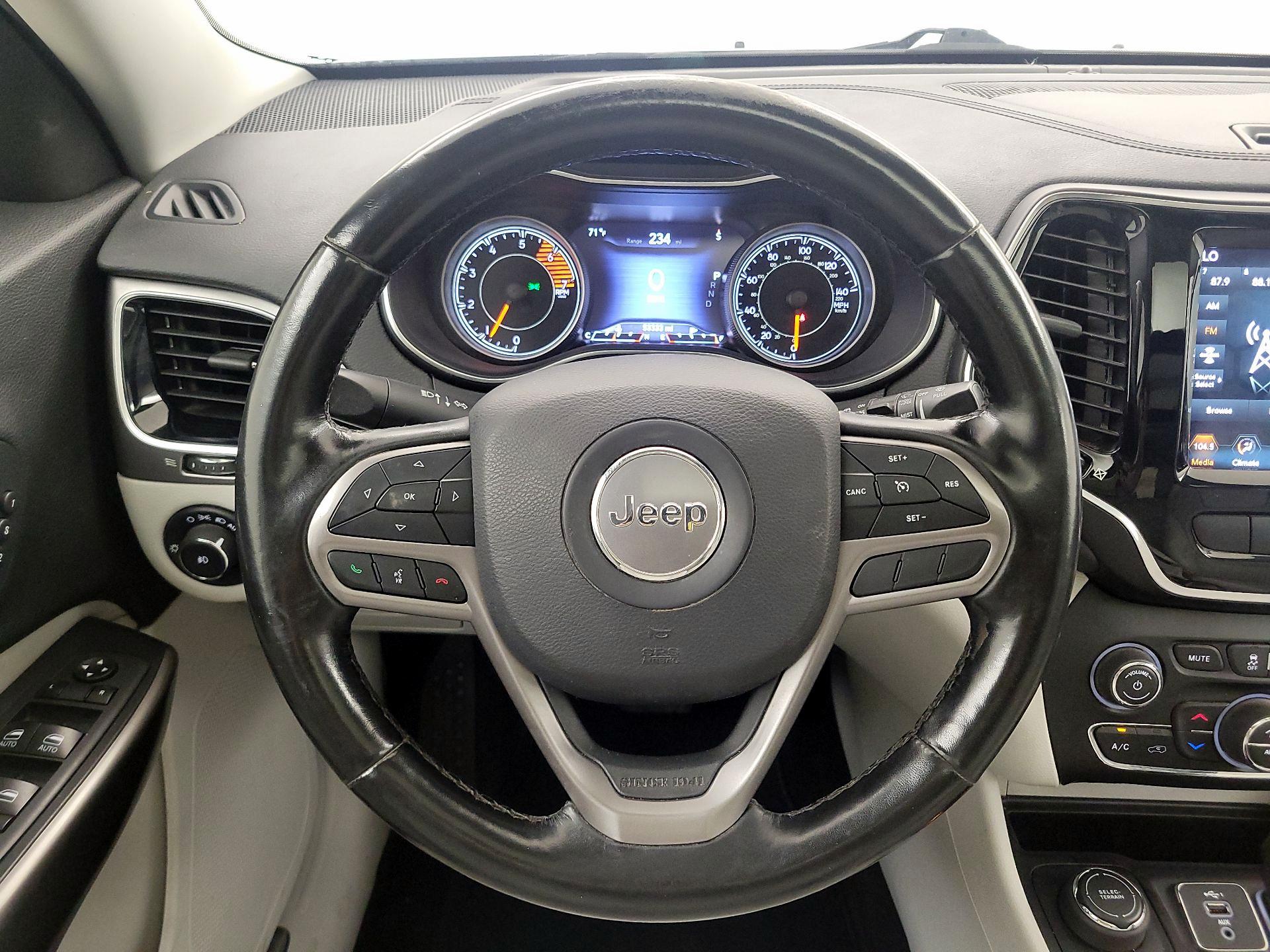 Thumbnail: 2020 Jeep Cherokee - 10