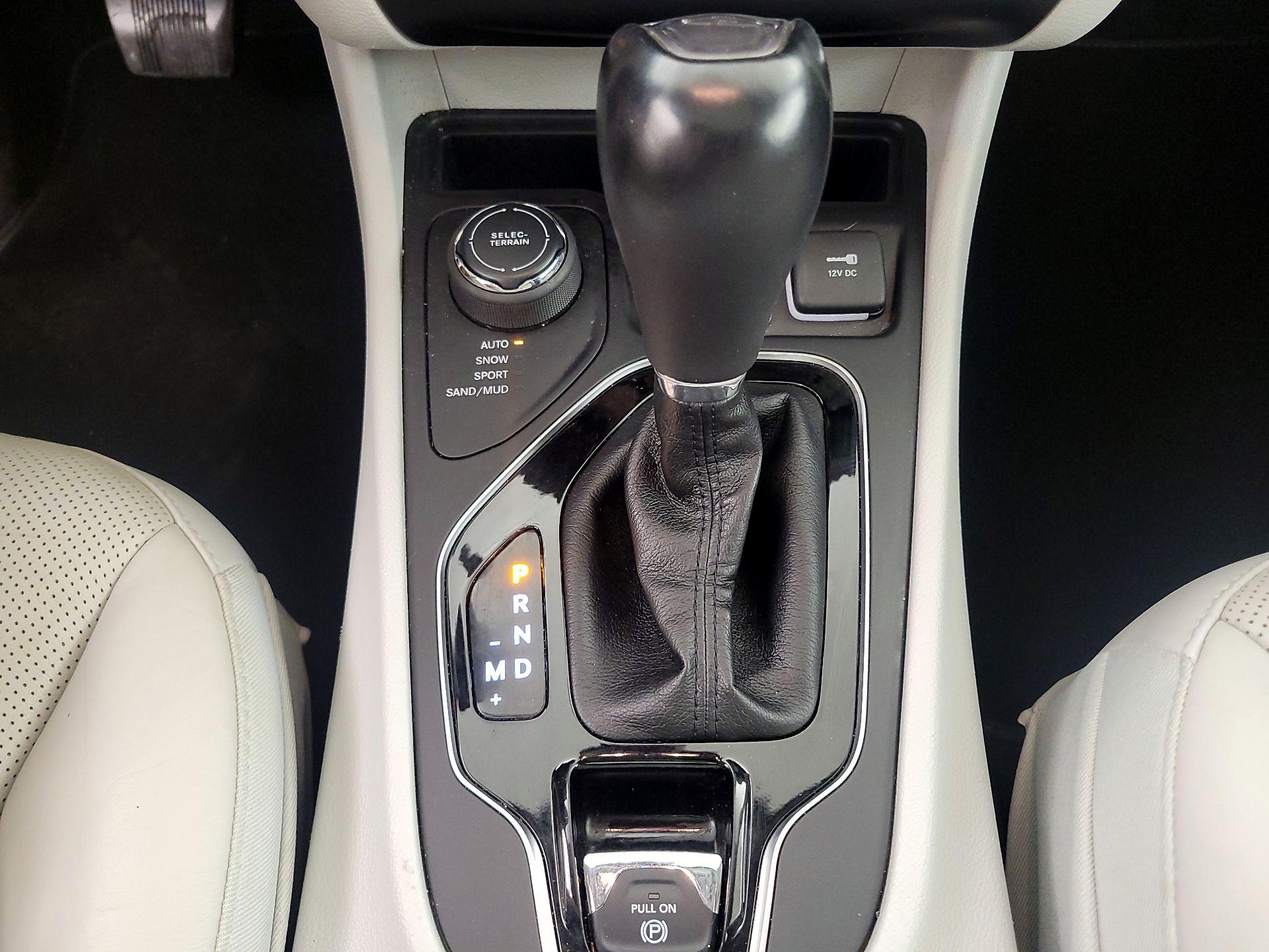 Thumbnail: 2020 Jeep Cherokee - 18
