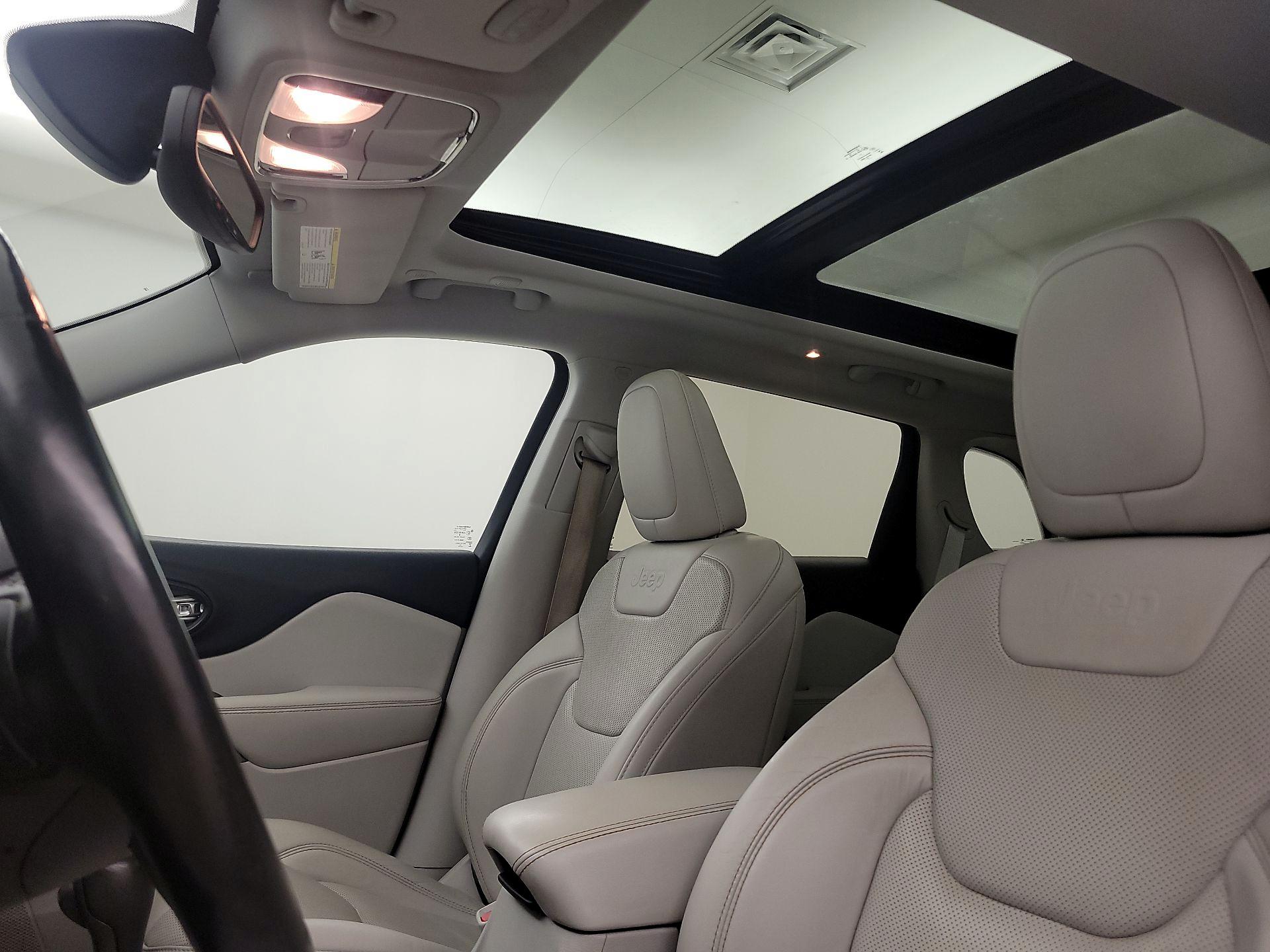Thumbnail: 2020 Jeep Cherokee - 20