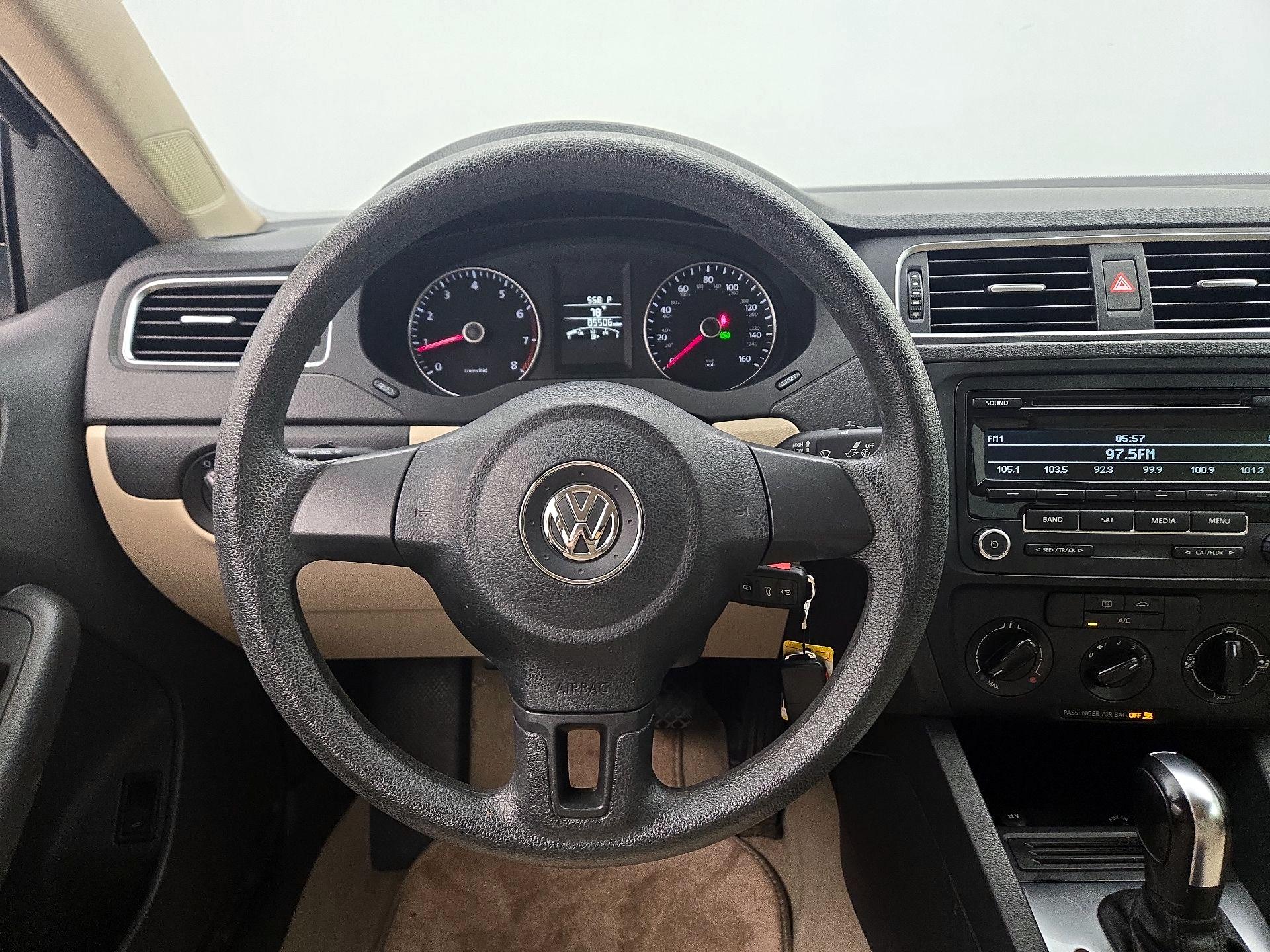 Thumbnail: 2014 Volkswagen Jetta - 10