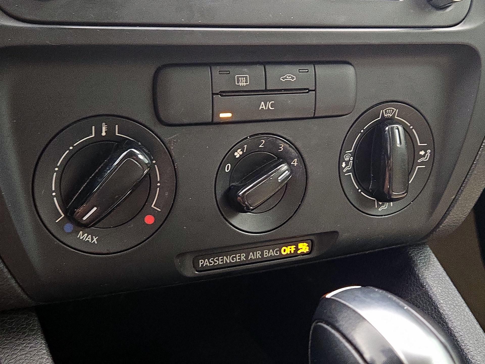 Thumbnail: 2014 Volkswagen Jetta - 15