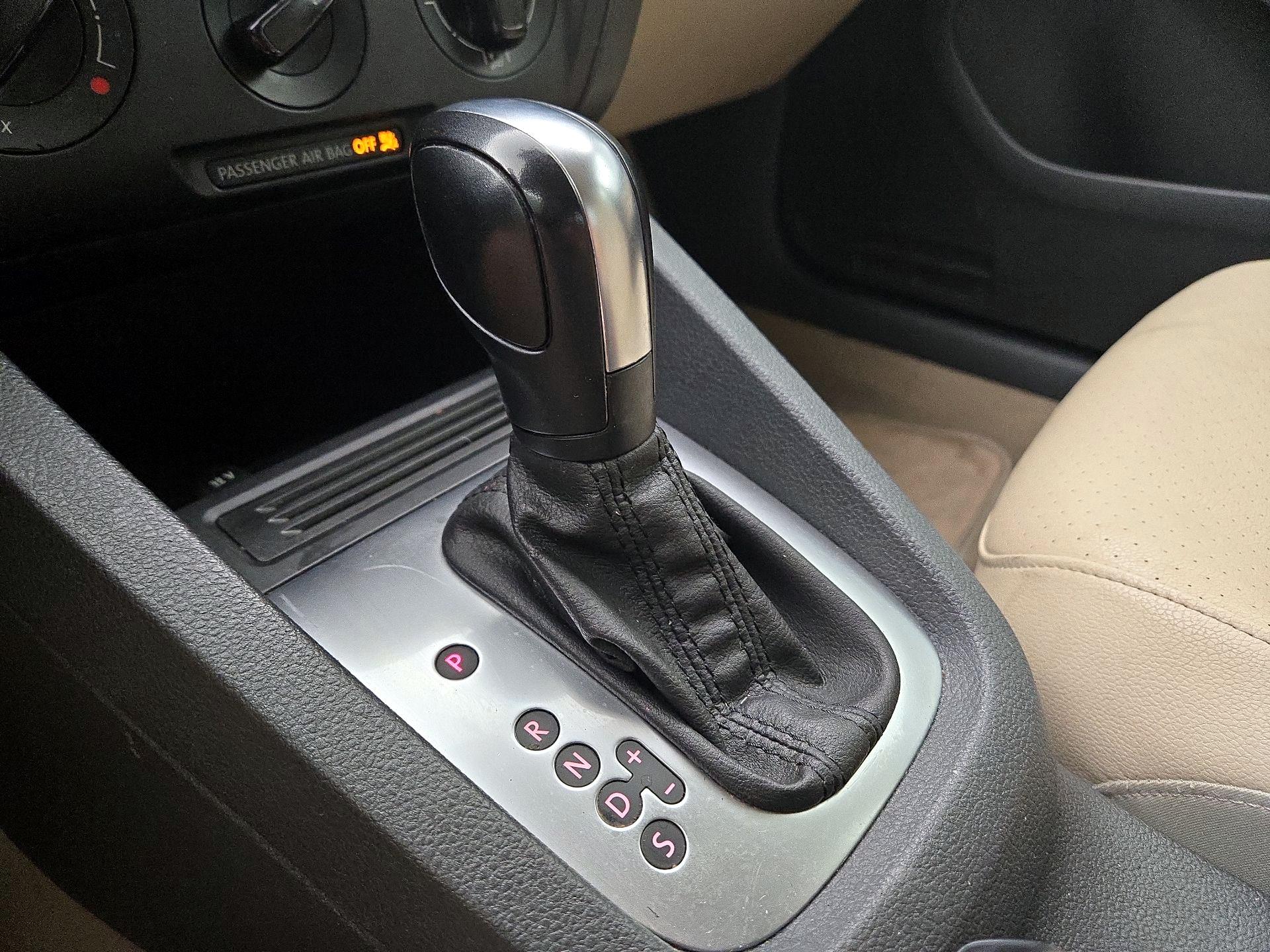 Thumbnail: 2014 Volkswagen Jetta - 16
