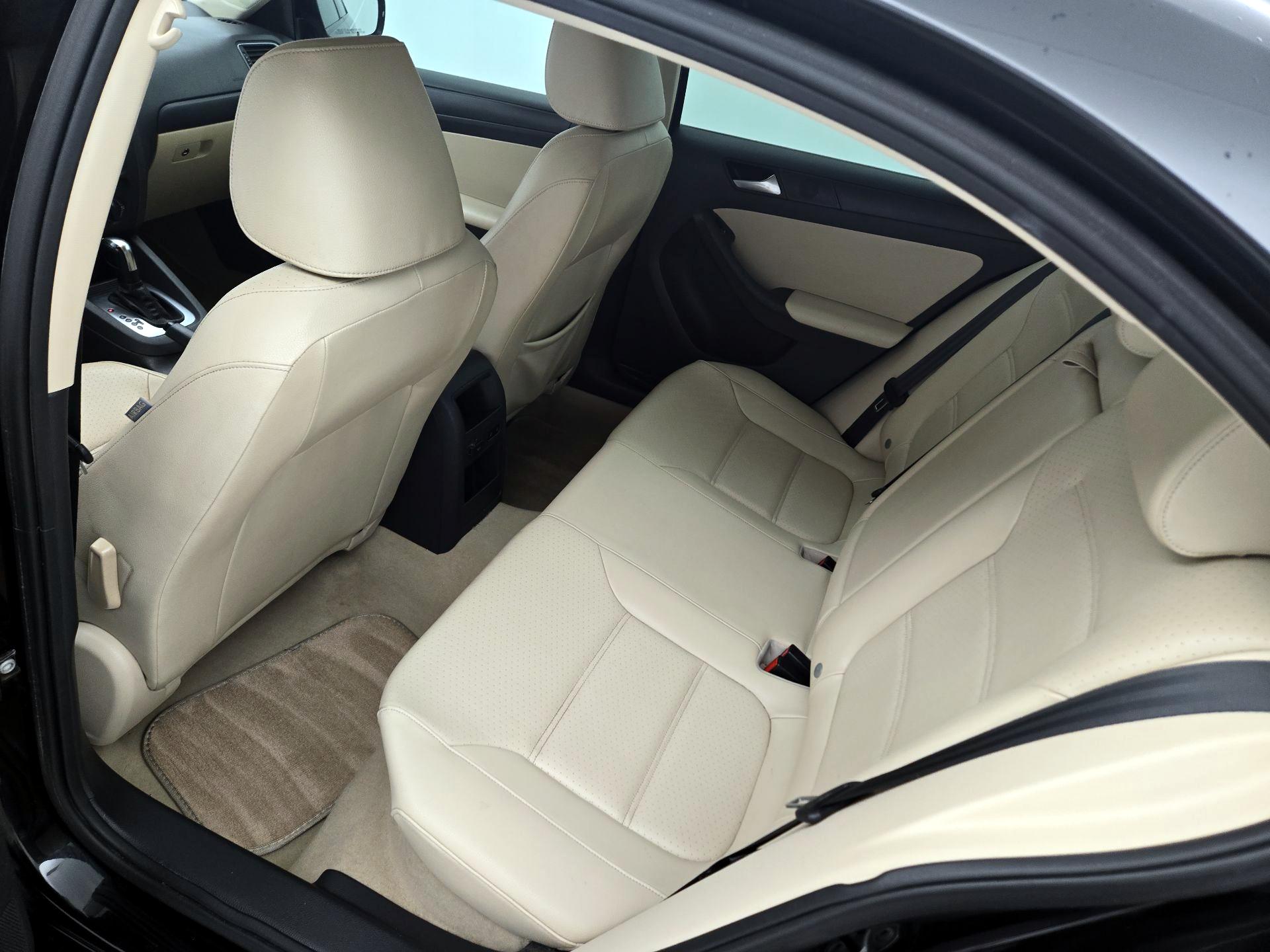 Thumbnail: 2014 Volkswagen Jetta - 18