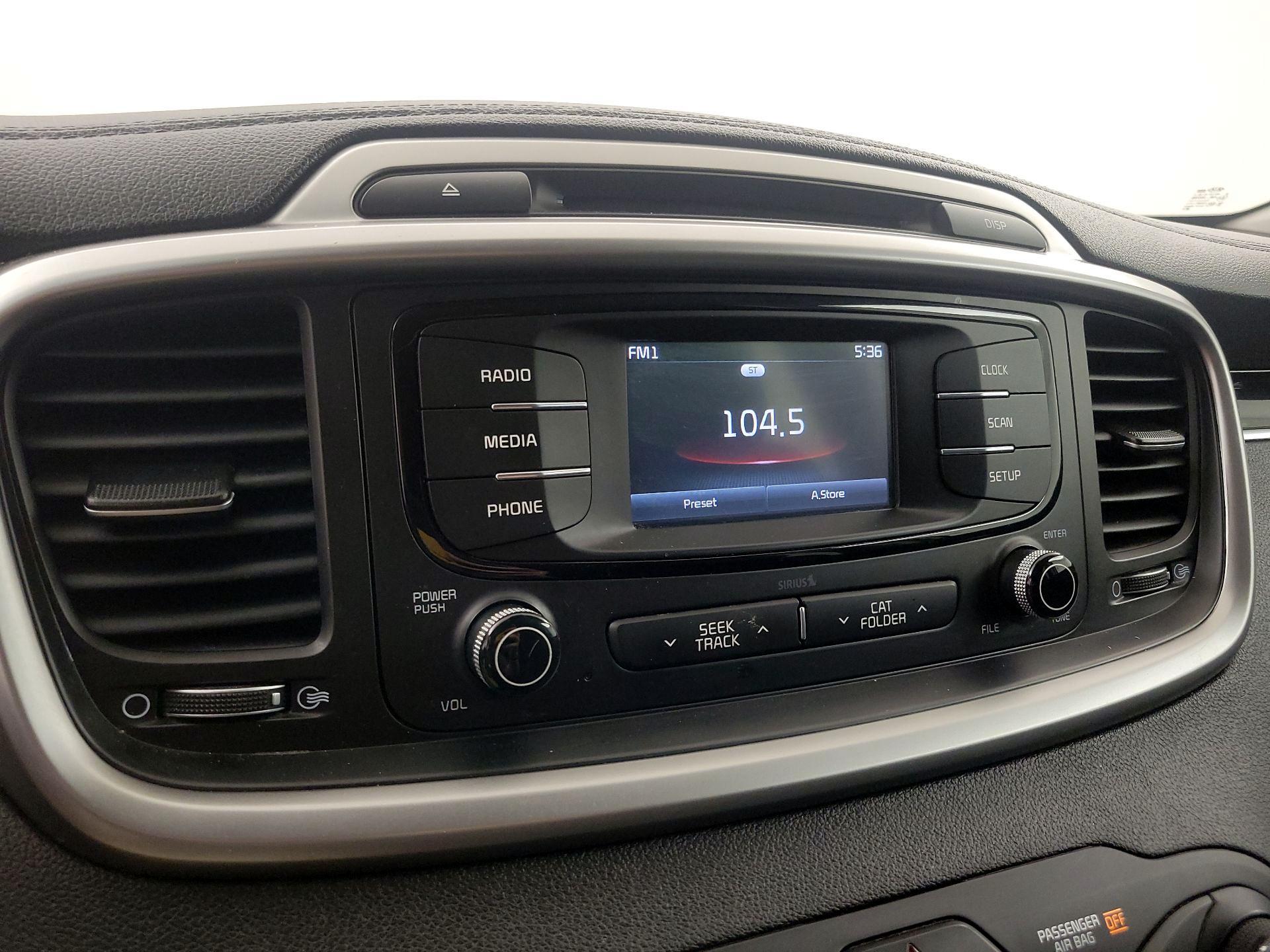 Thumbnail: 2017 Kia Sorento - 15