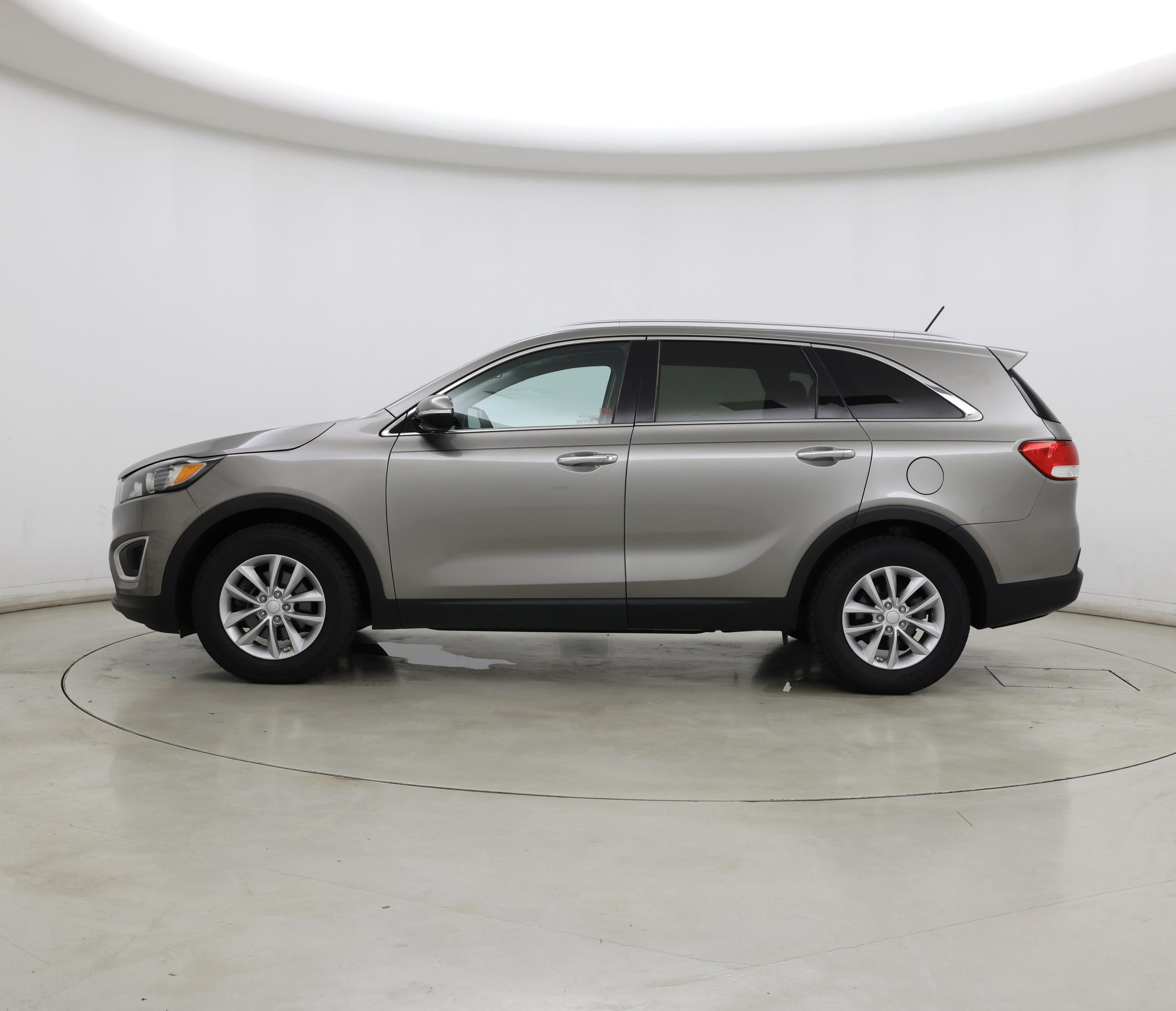 Thumbnail: 2017 Kia Sorento - 3