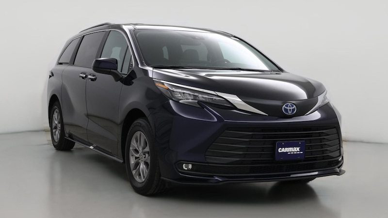2025 Toyota Sienna XLE Hero Image
