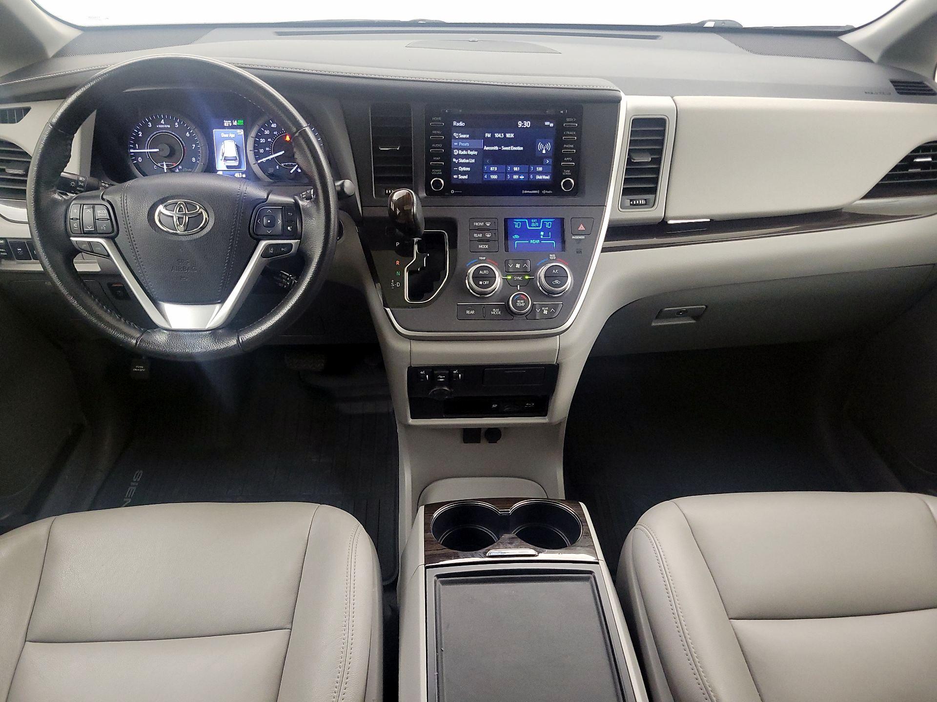 Thumbnail: 2020 Toyota Sienna - 9
