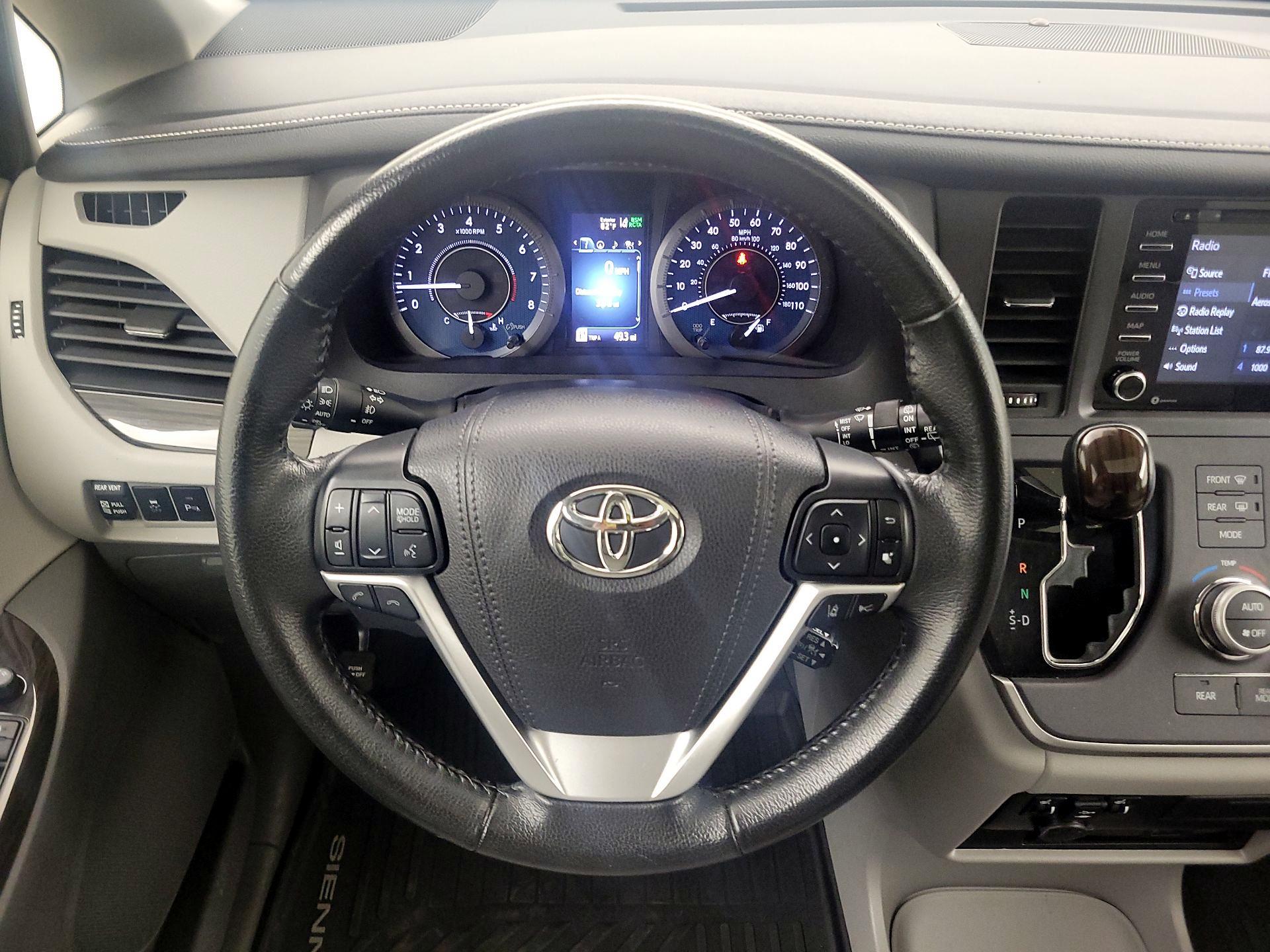 Thumbnail: 2020 Toyota Sienna - 10