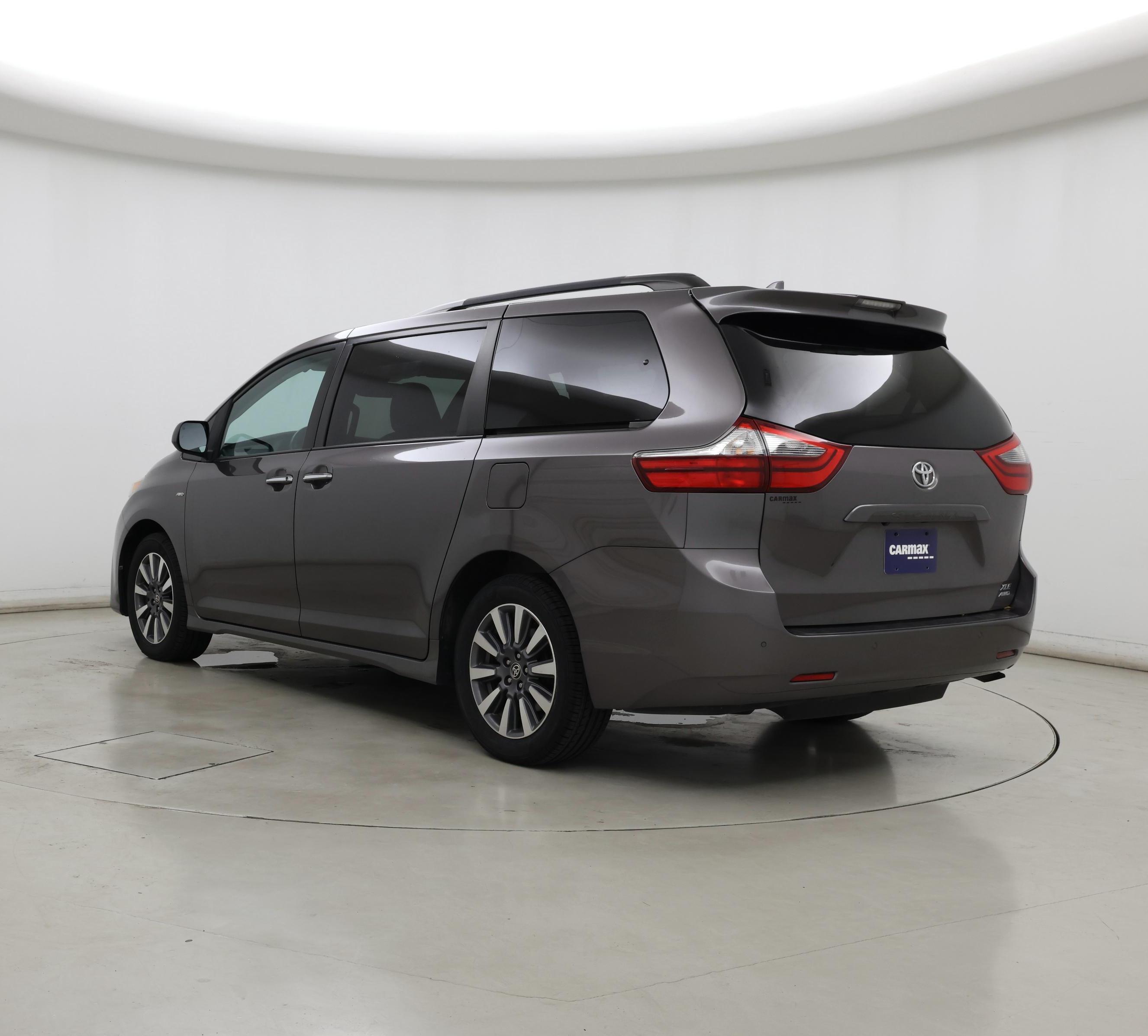 Thumbnail: 2020 Toyota Sienna - 2