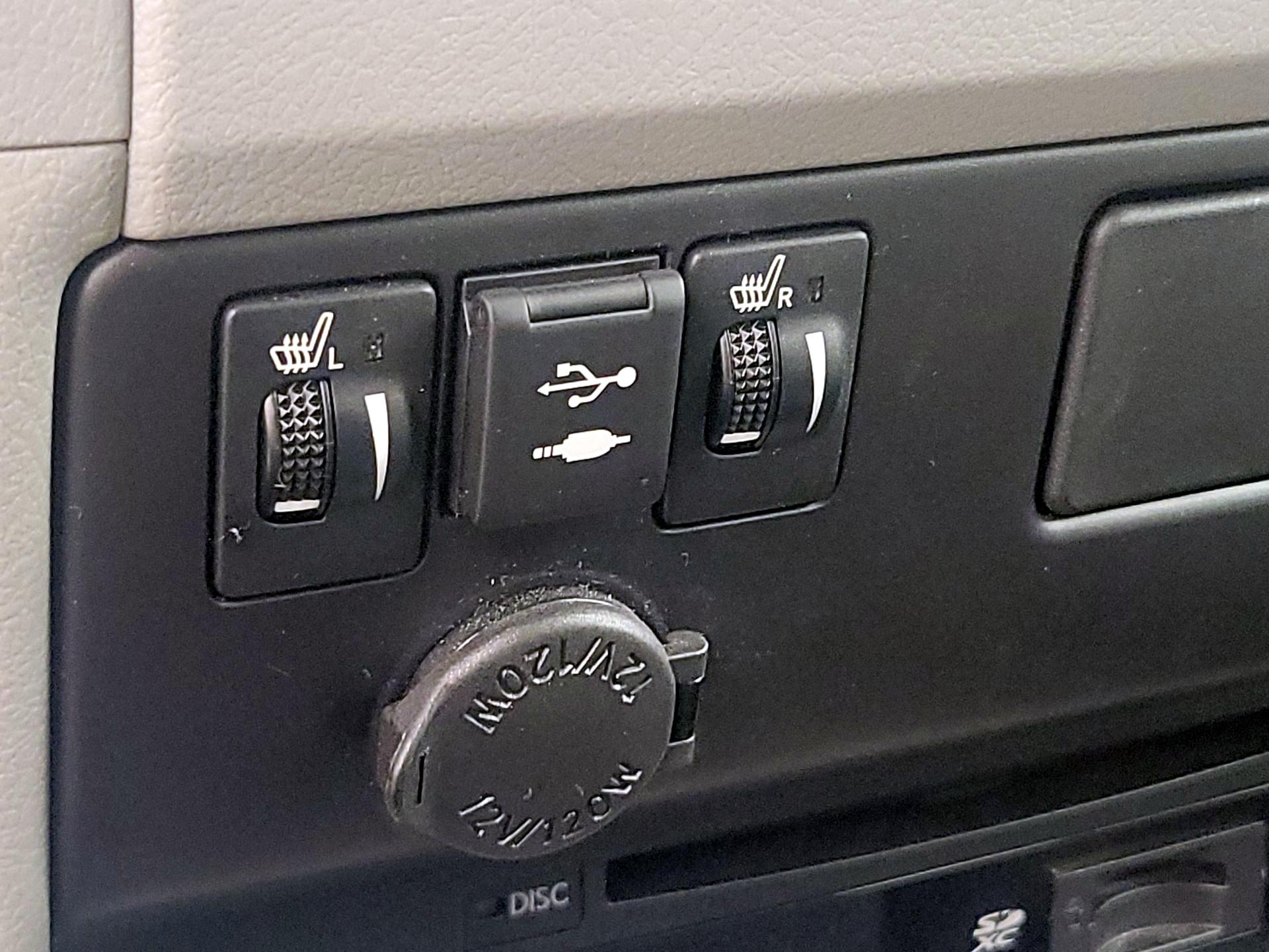 Thumbnail: 2020 Toyota Sienna - 19