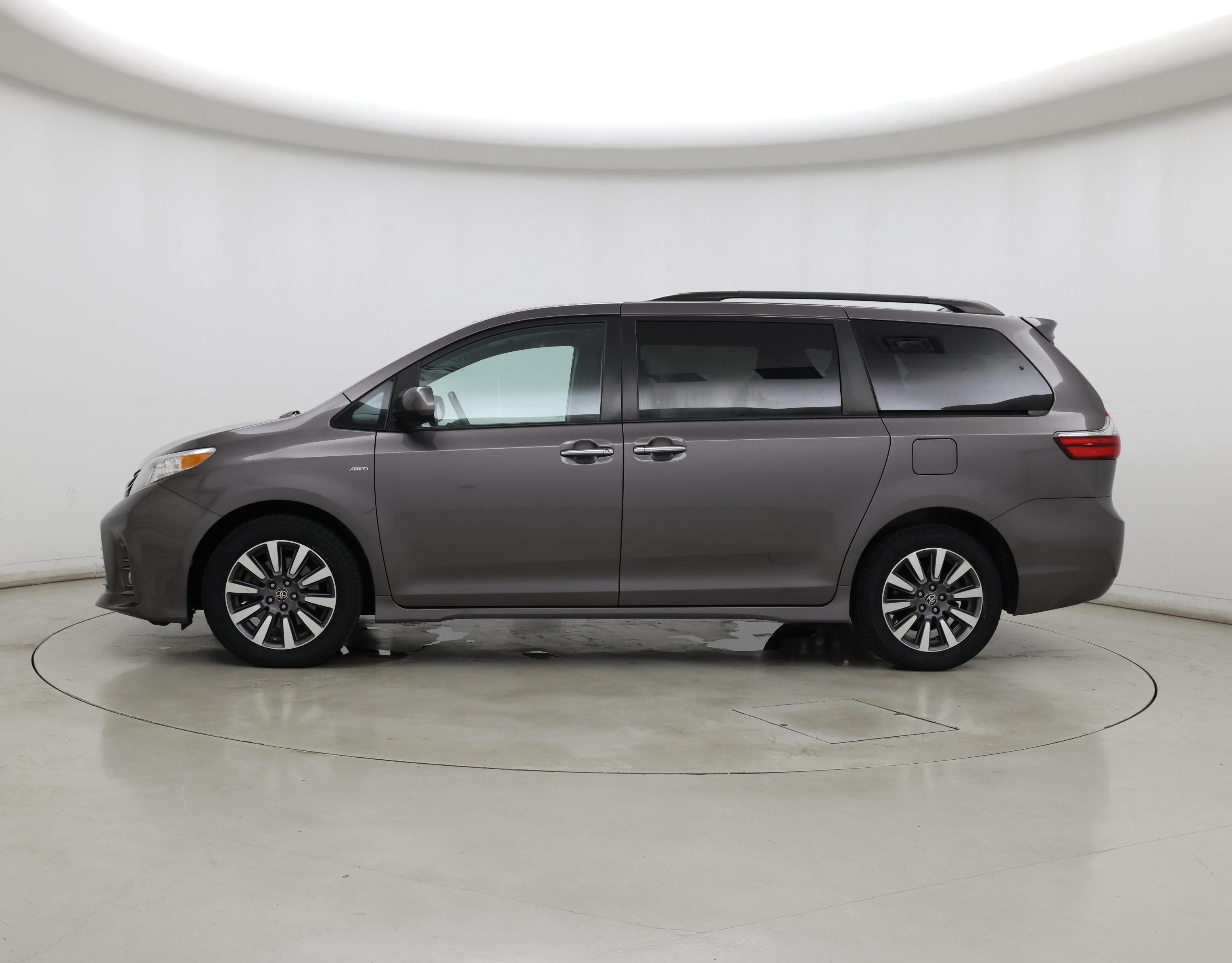 Thumbnail: 2020 Toyota Sienna - 3
