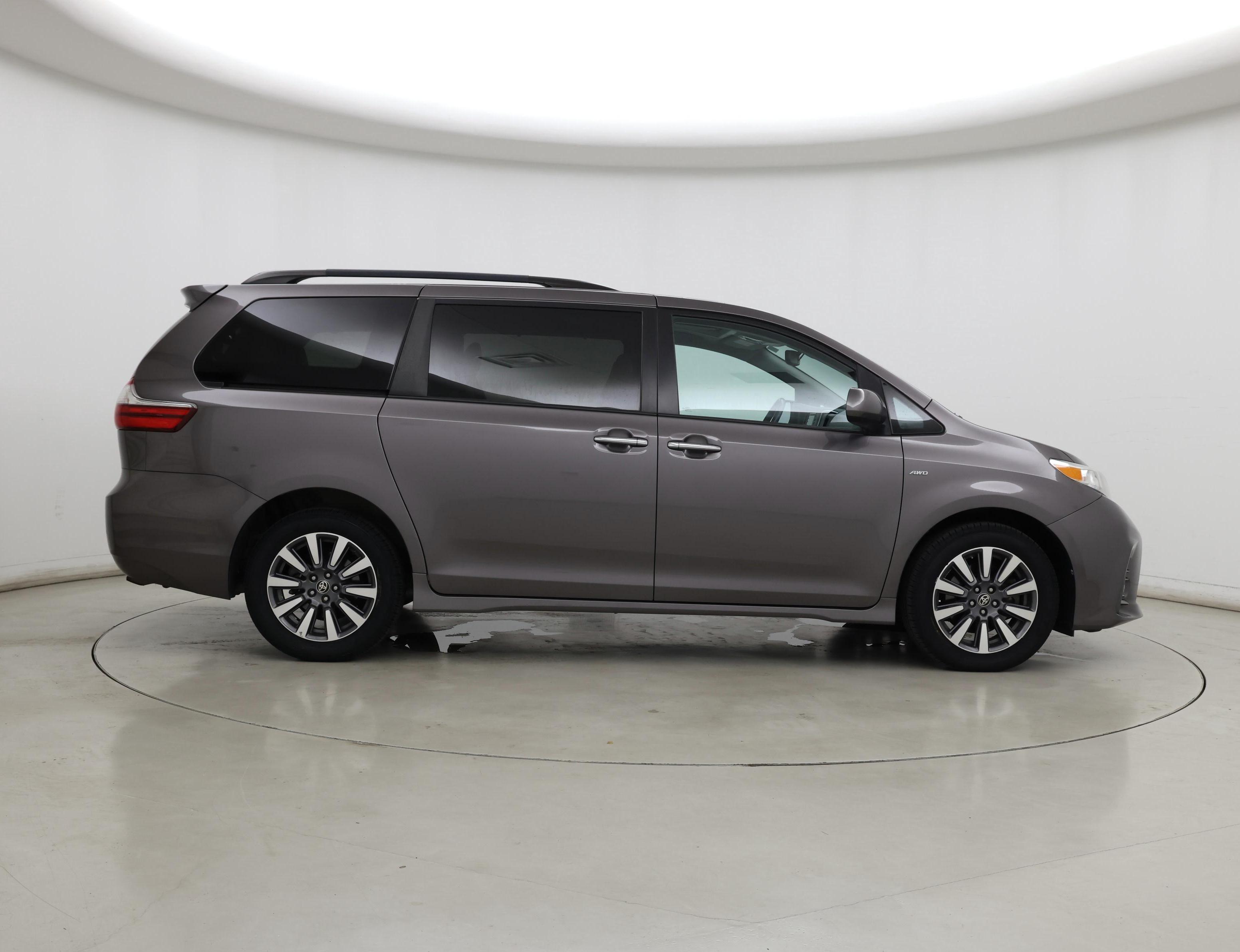Thumbnail: 2020 Toyota Sienna - 7