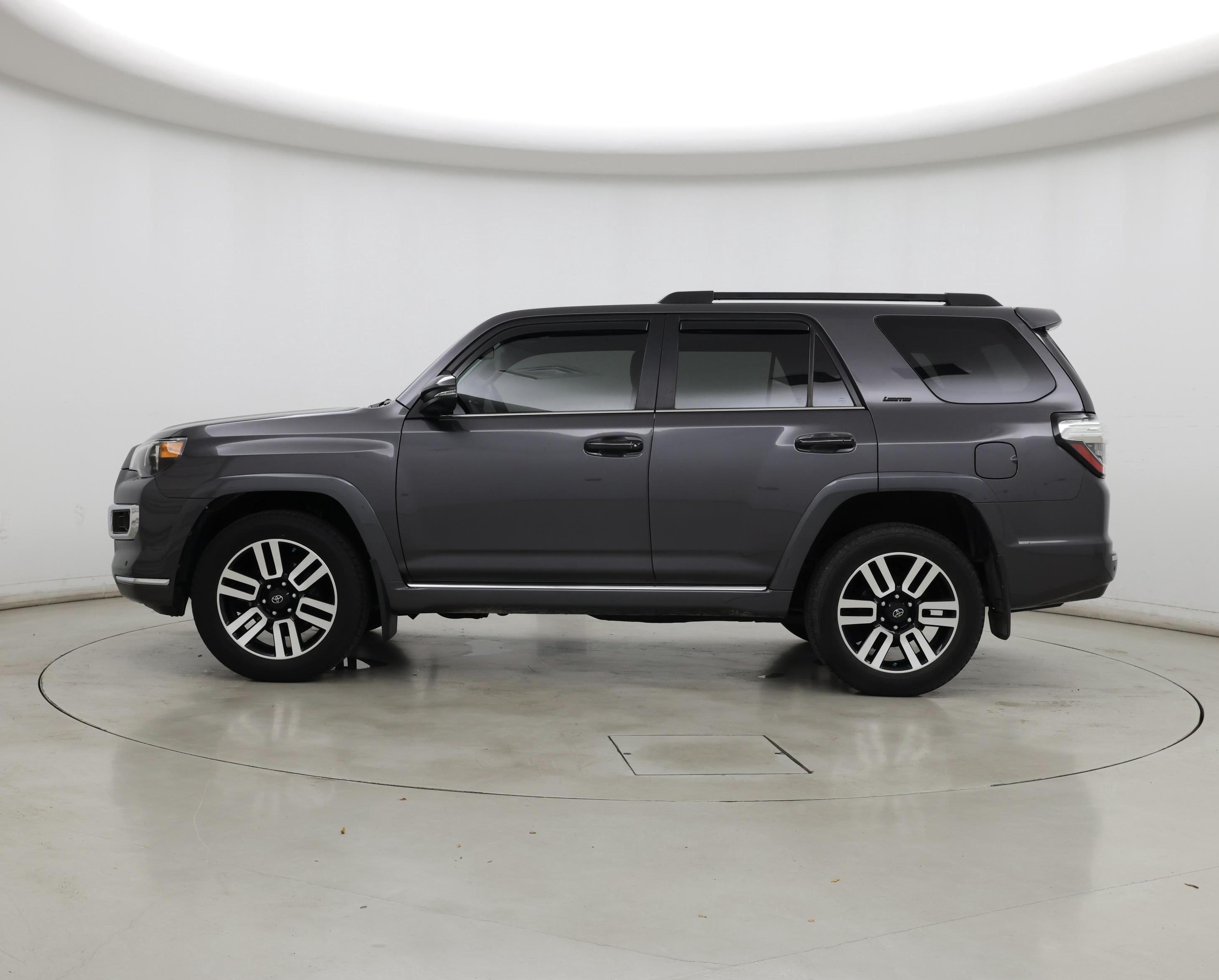 Thumbnail: 2017 Toyota 4Runner - 3