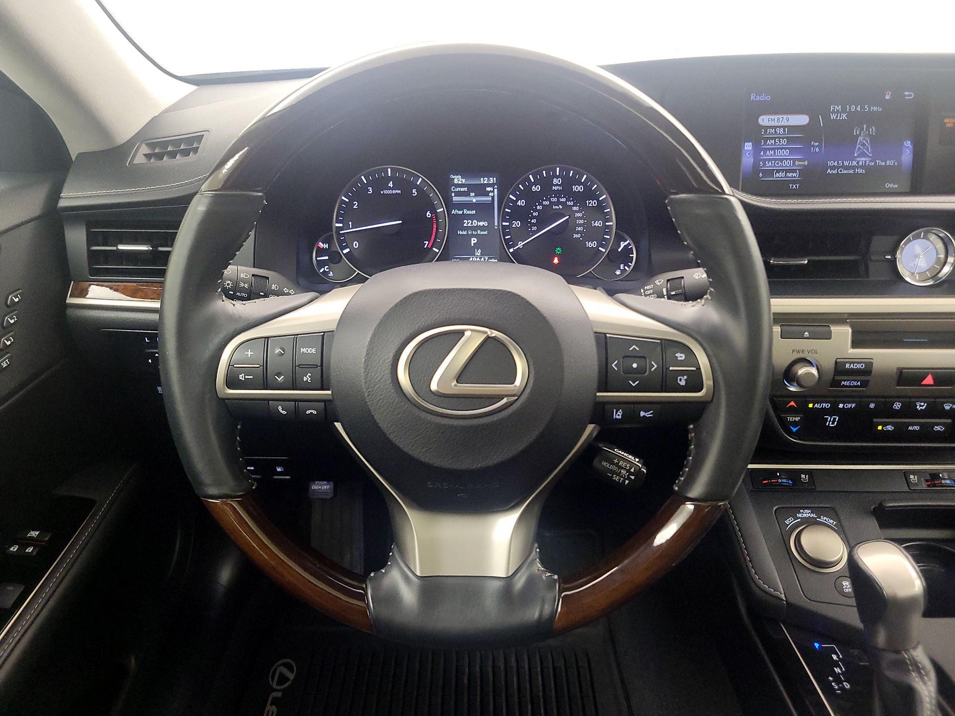 Thumbnail: 2017 Lexus ES - 10