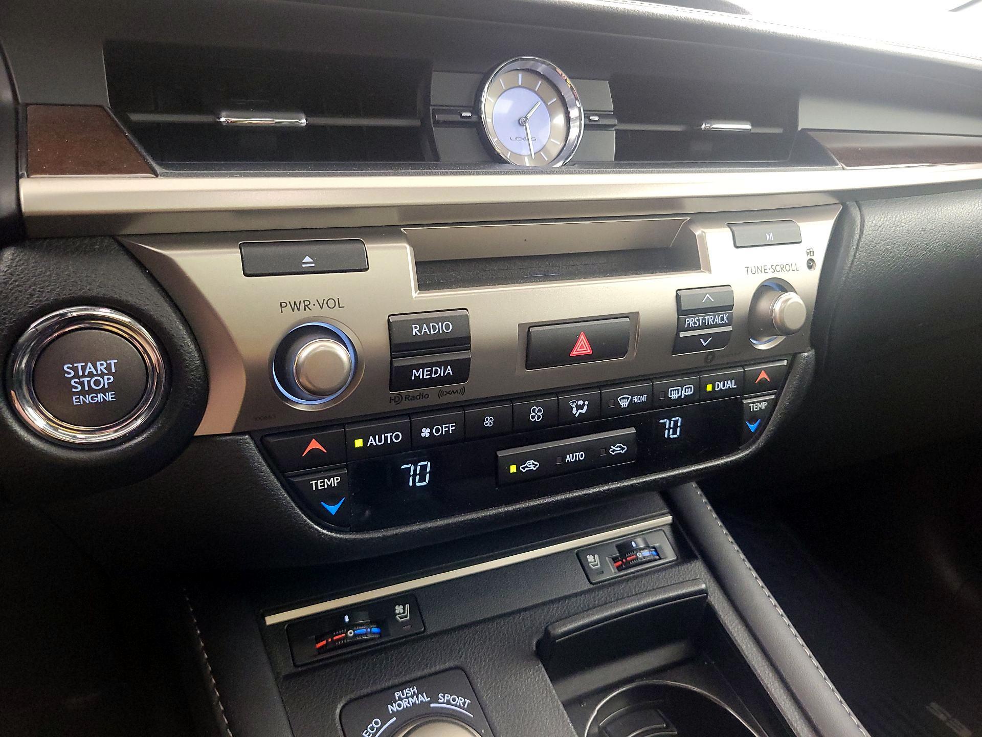Thumbnail: 2017 Lexus ES - 16