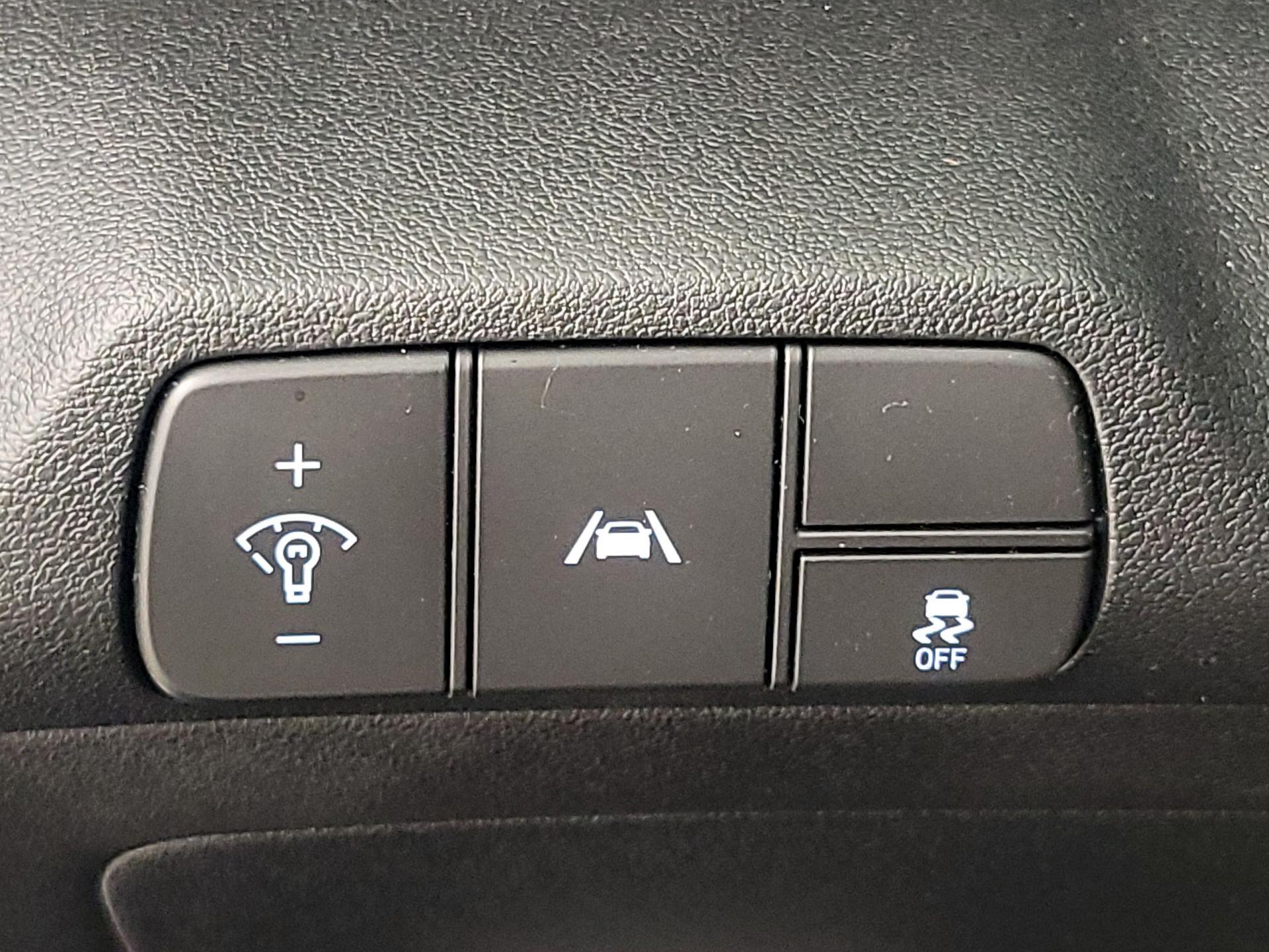 Thumbnail: 2021 Hyundai Elantra - 13