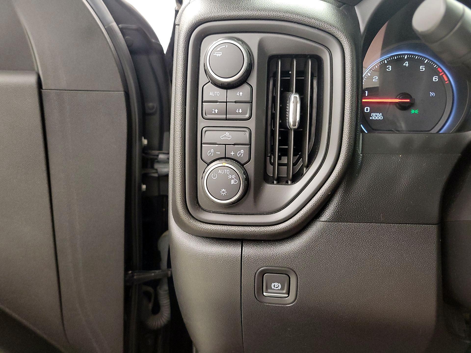Thumbnail: 2020 Chevrolet Silverado 1500 - 13