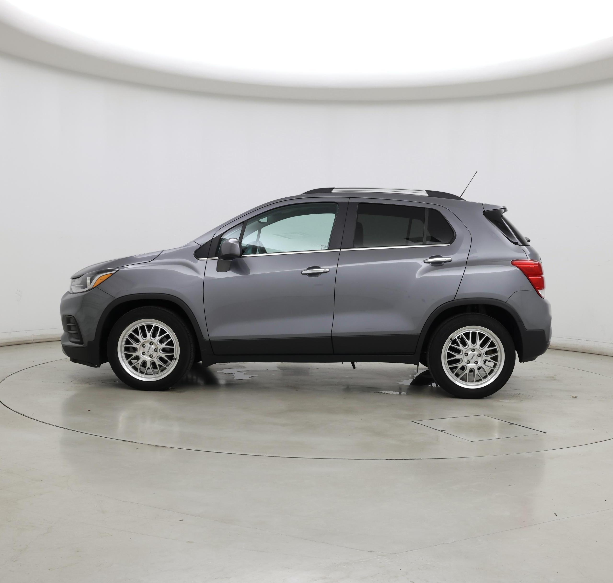 Thumbnail: 2020 Chevrolet Trax - 3