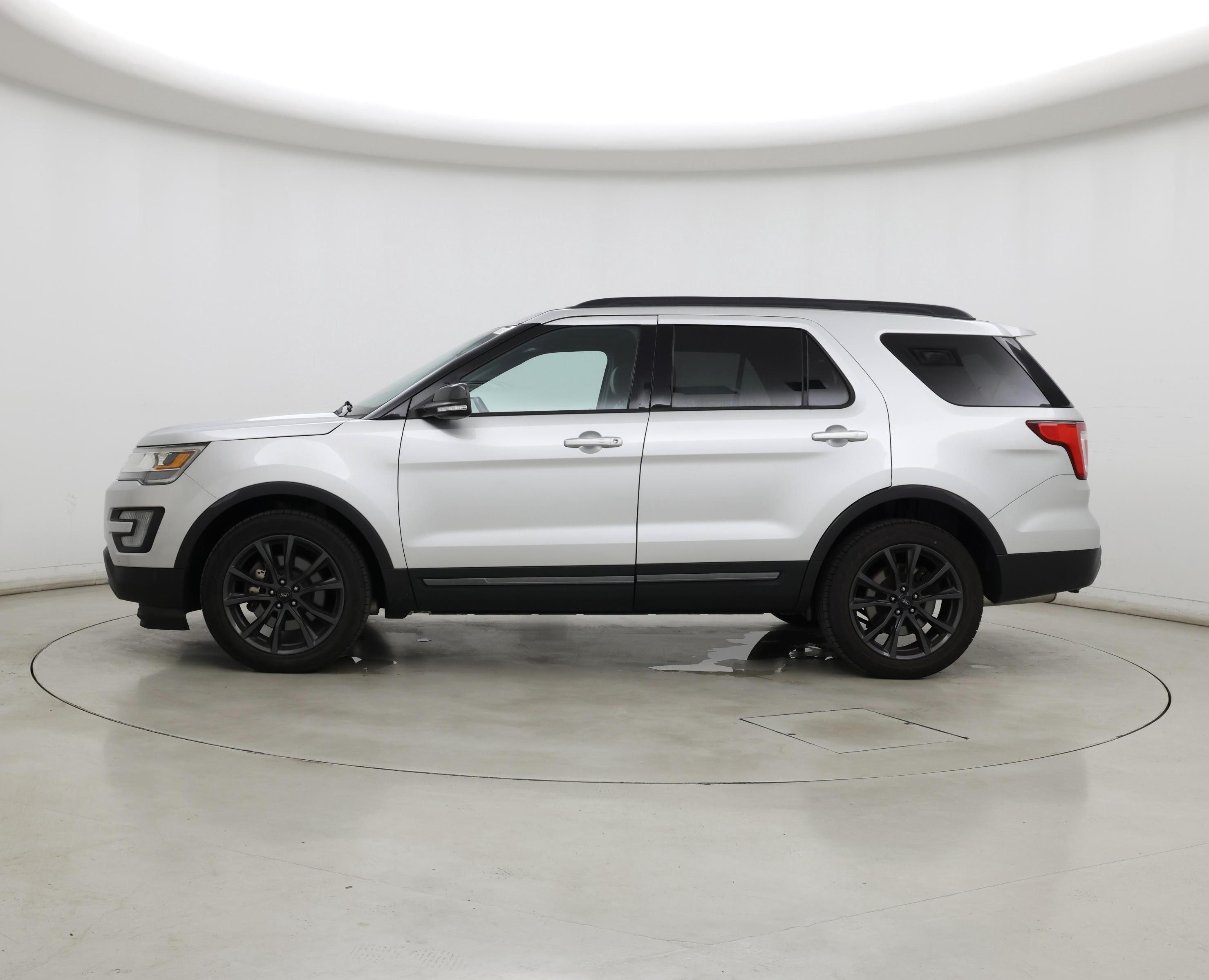Thumbnail: 2017 Ford Explorer - 3