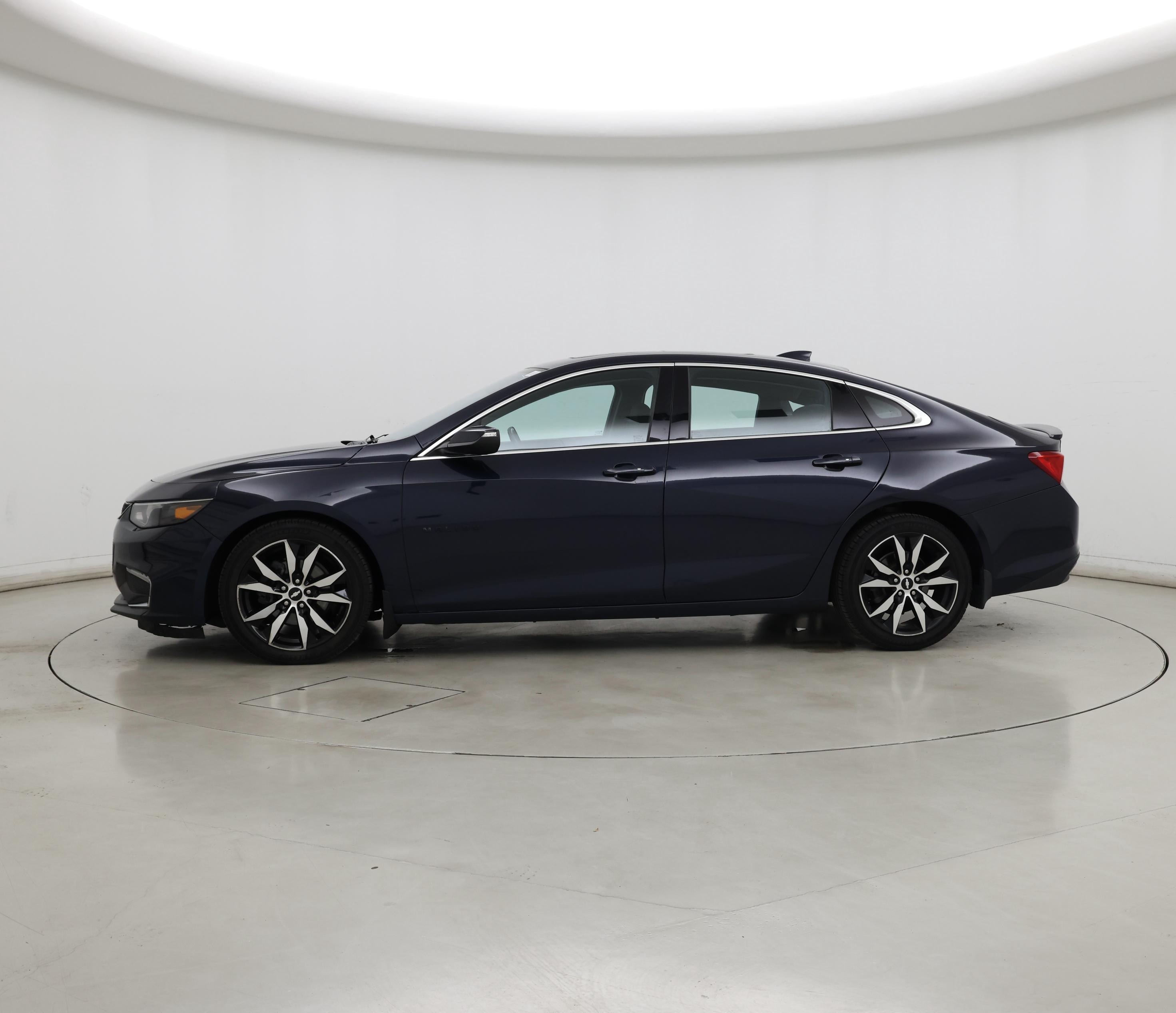 Thumbnail: 2018 Chevrolet Malibu - 3