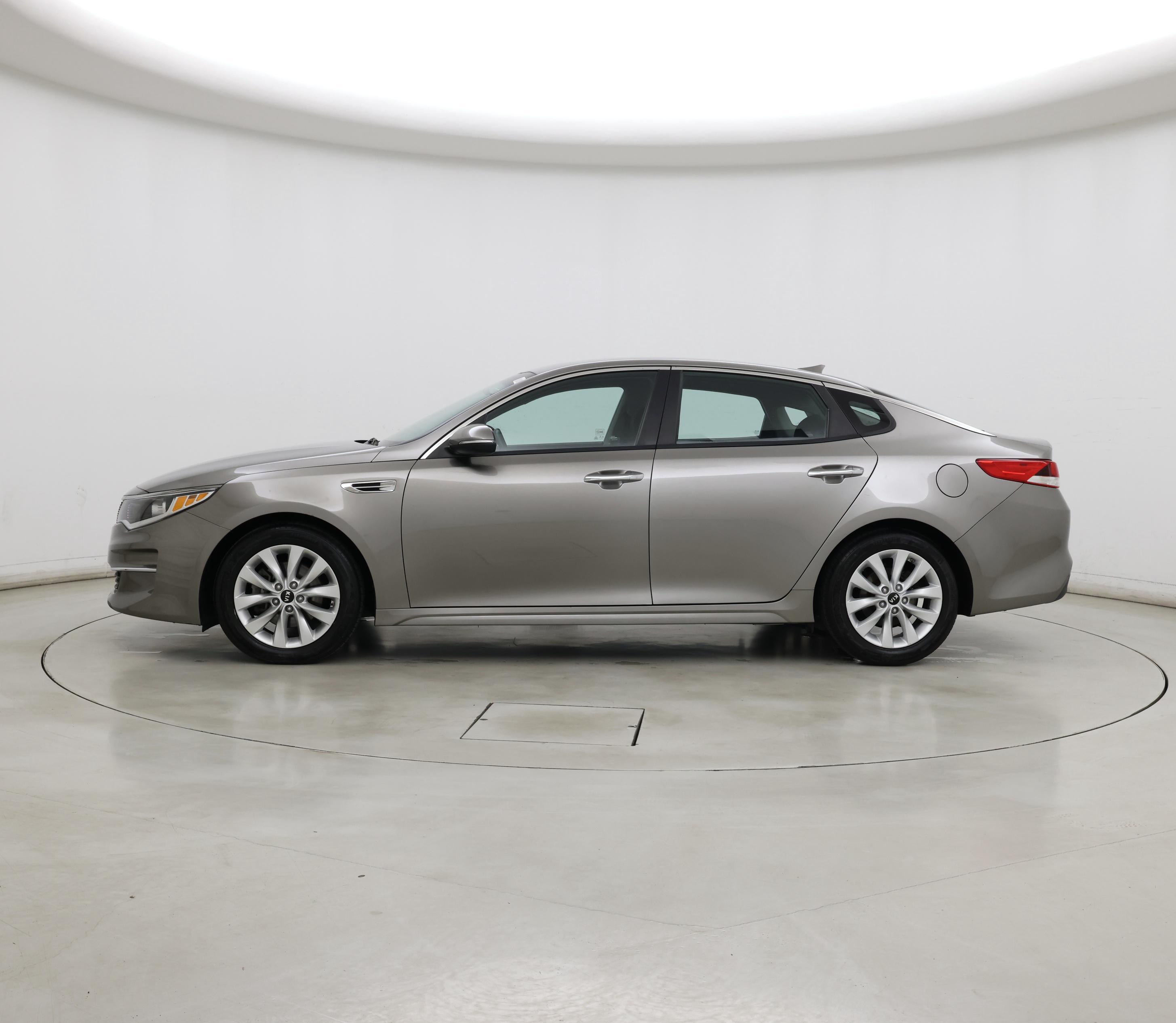 Thumbnail: 2018 Kia Optima - 3