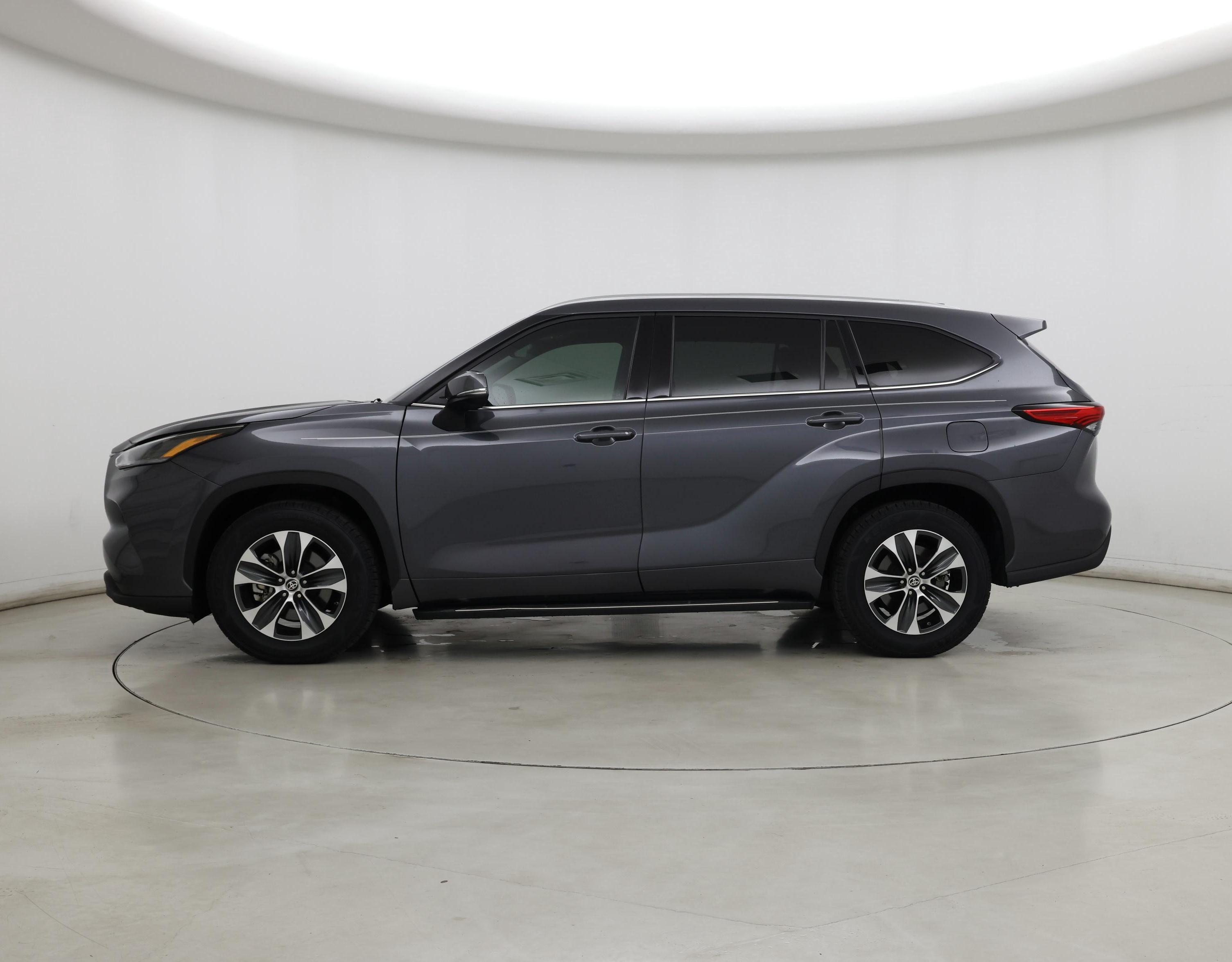 Thumbnail: 2021 Toyota Highlander - 3