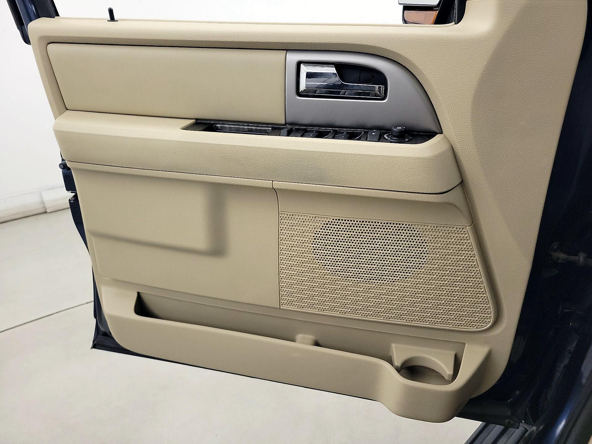 Thumbnail: 2016 Ford Expedition - 12