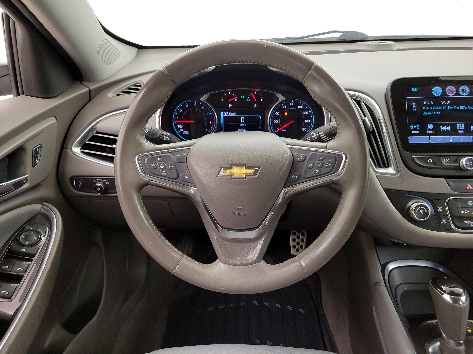 Thumbnail: 2016 Chevrolet Malibu - 10