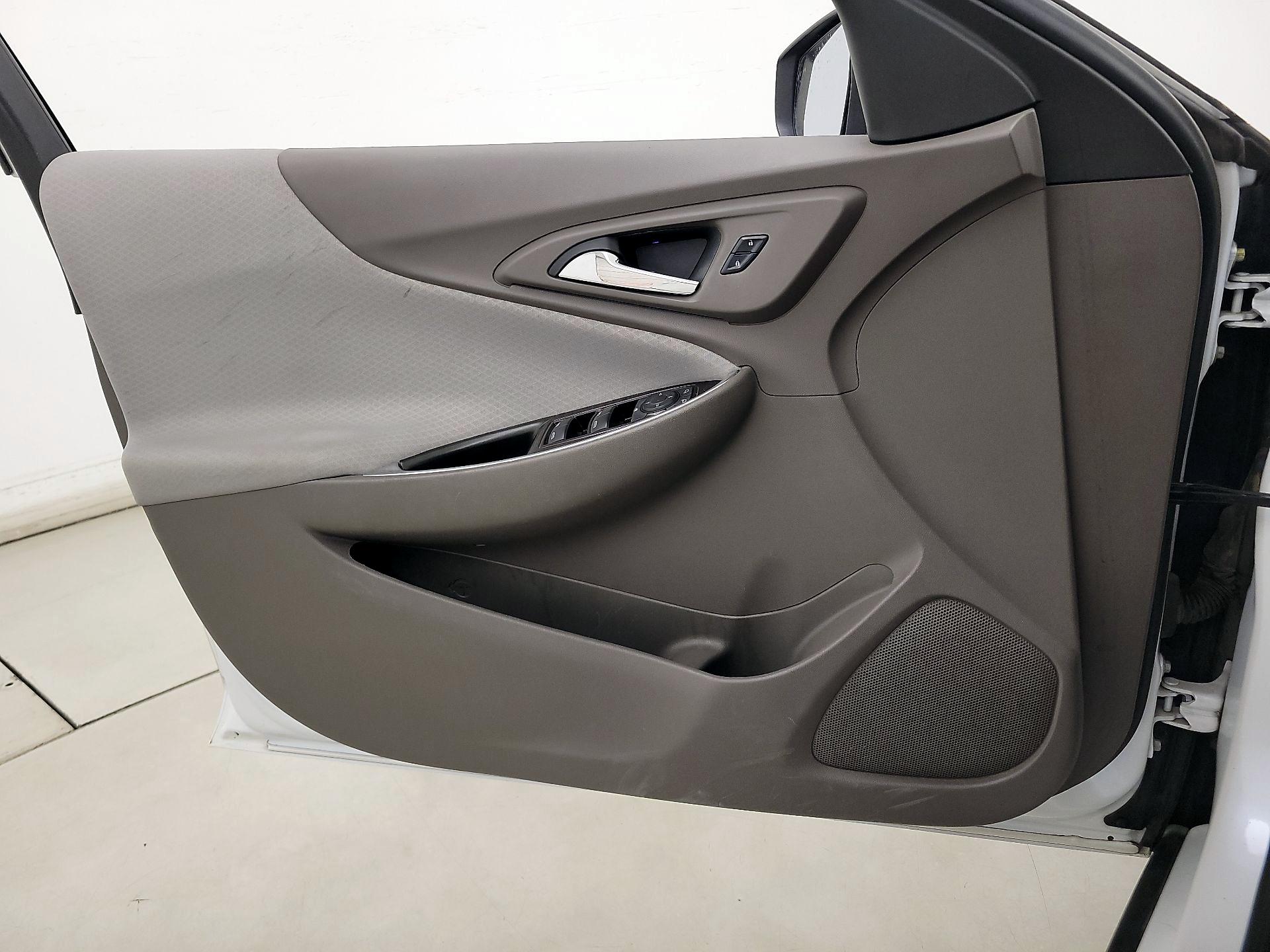 Thumbnail: 2016 Chevrolet Malibu - 12