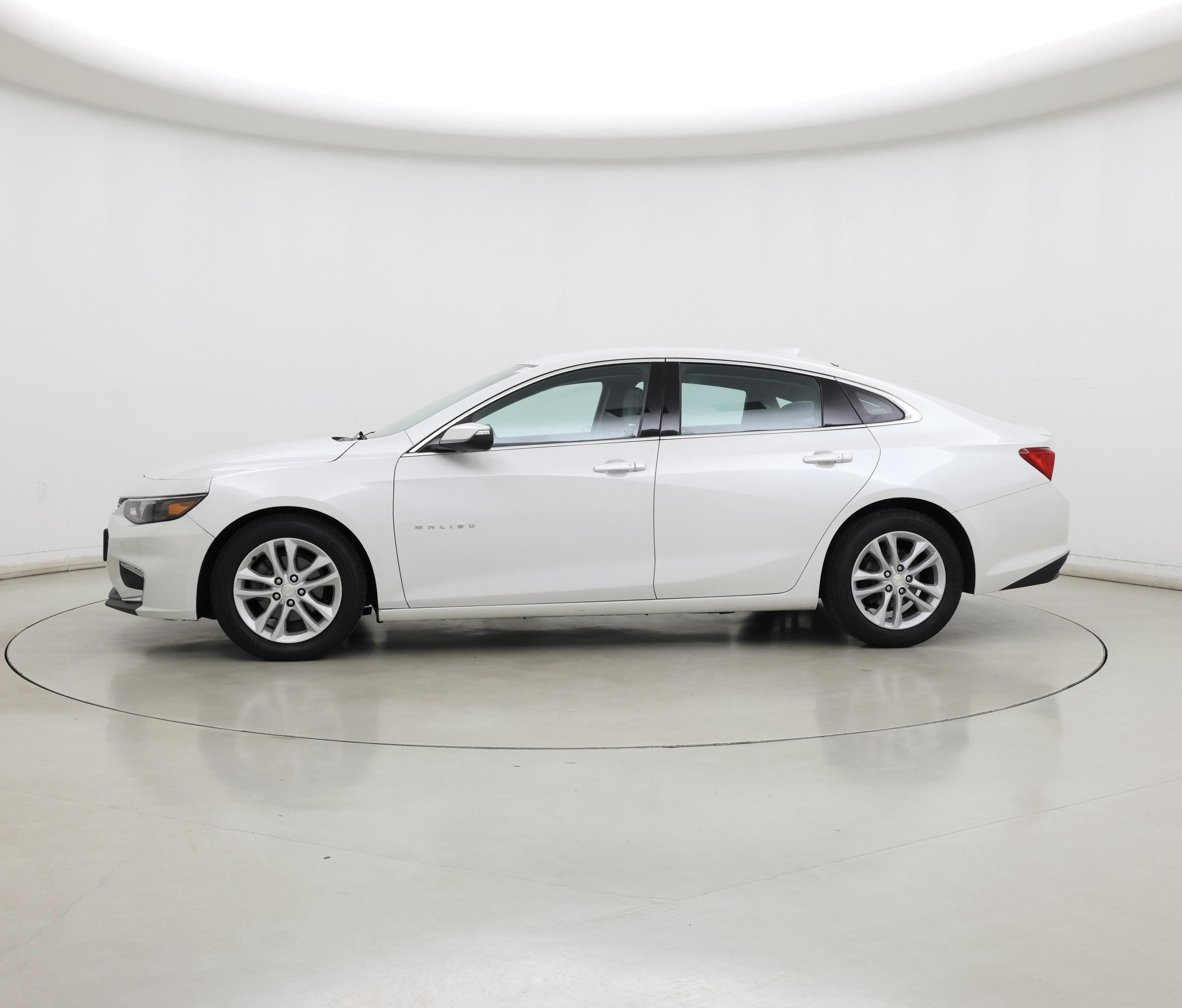 Thumbnail: 2016 Chevrolet Malibu - 3
