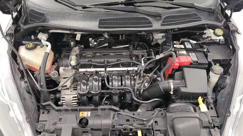 2015 Ford Fiesta SE 19