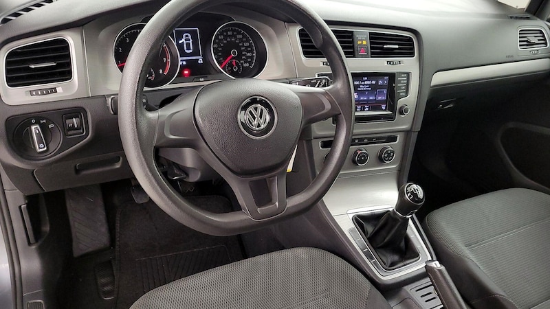 2015 Volkswagen Golf S 9