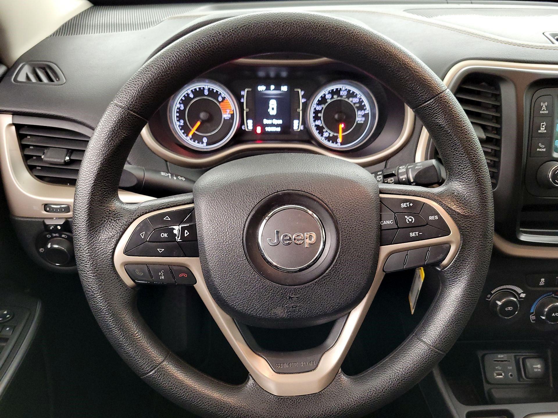 Thumbnail: 2016 Jeep Cherokee - 10