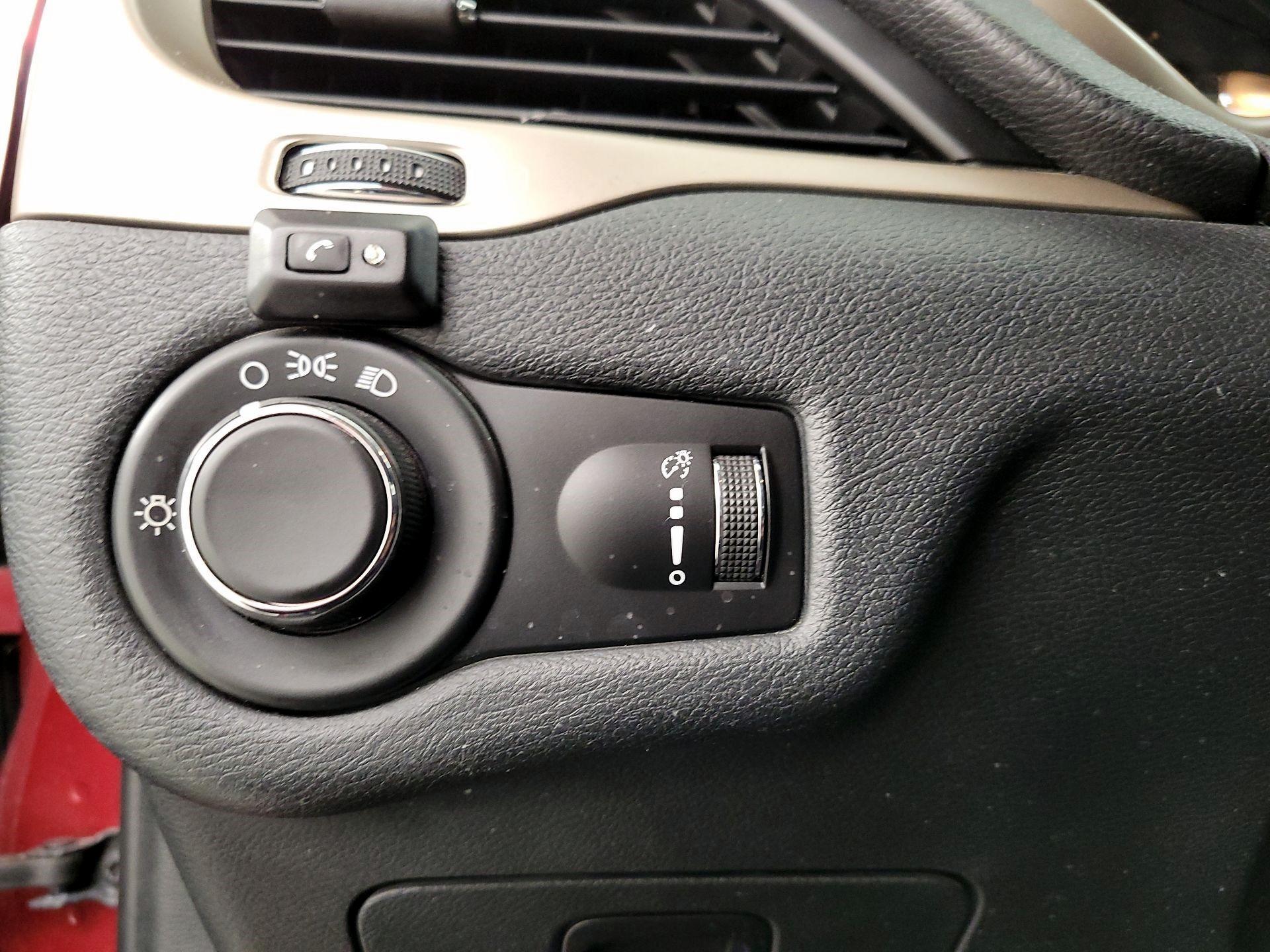 Thumbnail: 2016 Jeep Cherokee - 13