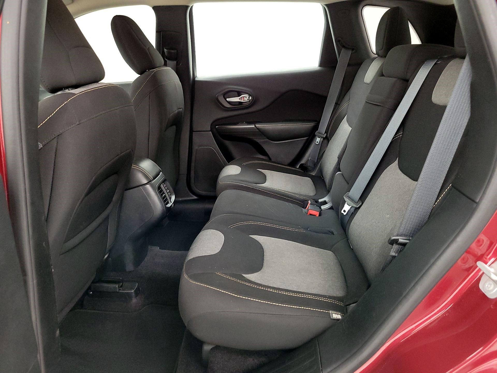 Thumbnail: 2016 Jeep Cherokee - 19