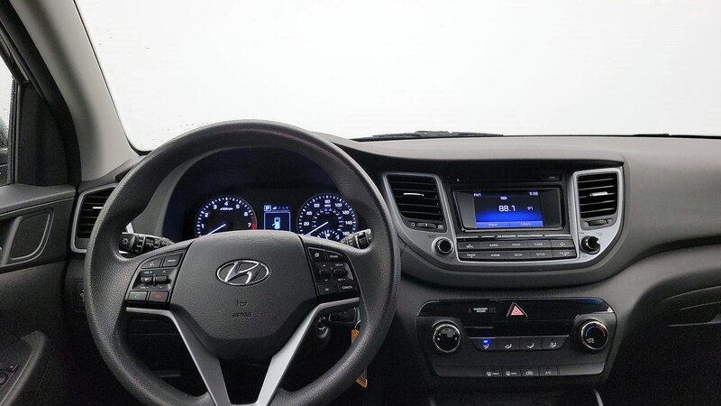 2016 Hyundai Tucson SE 10
