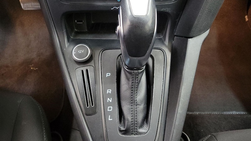 2015 Ford Focus SE 17