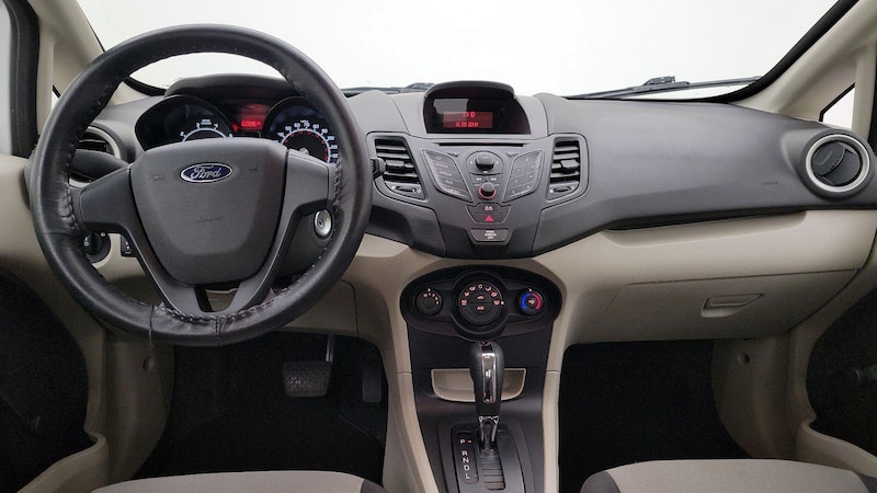 2013 Ford Fiesta S 9