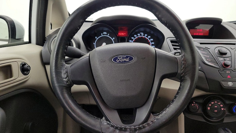 2013 Ford Fiesta S 10