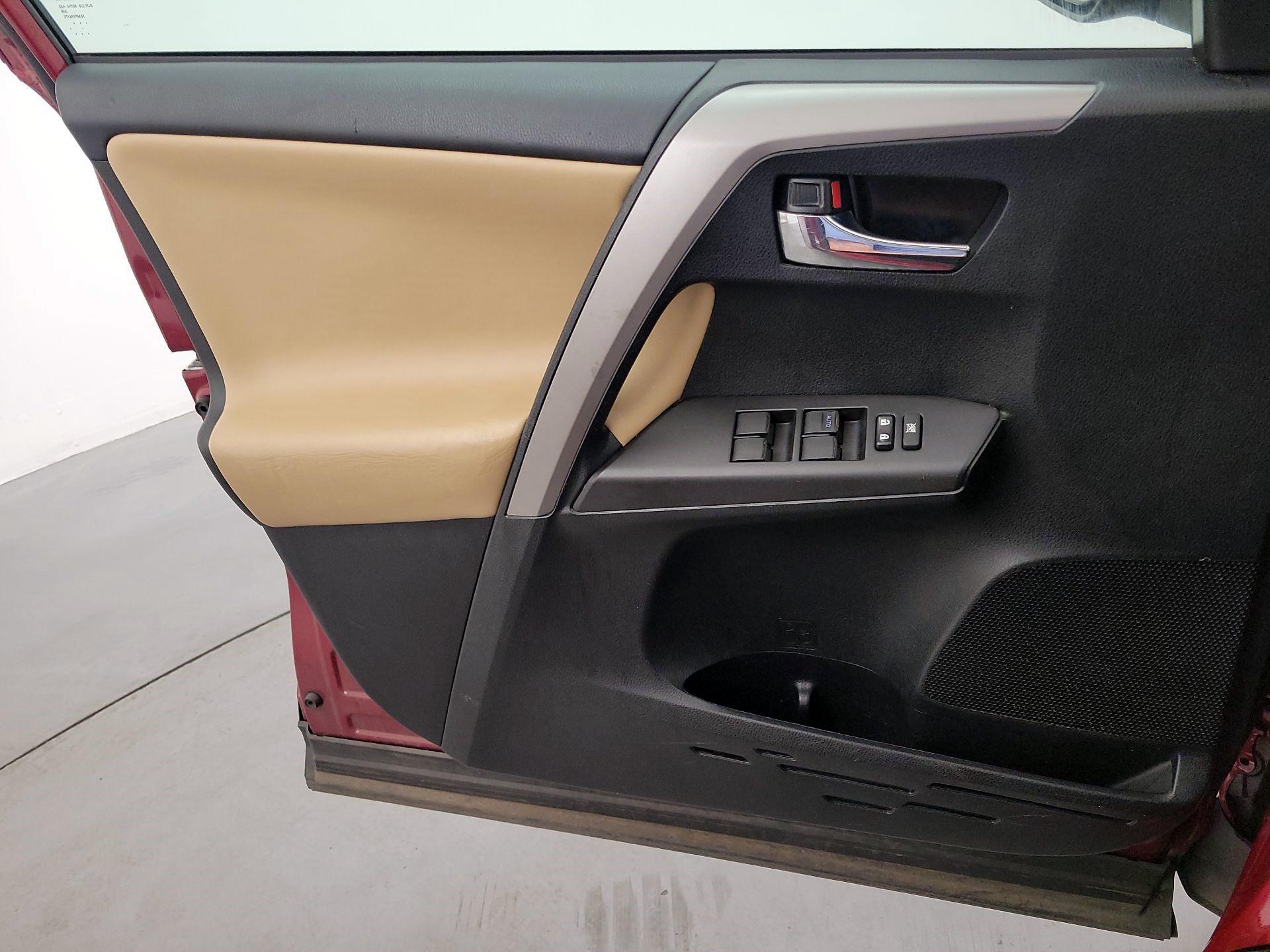 Thumbnail: 2018 Toyota RAV4 - 12