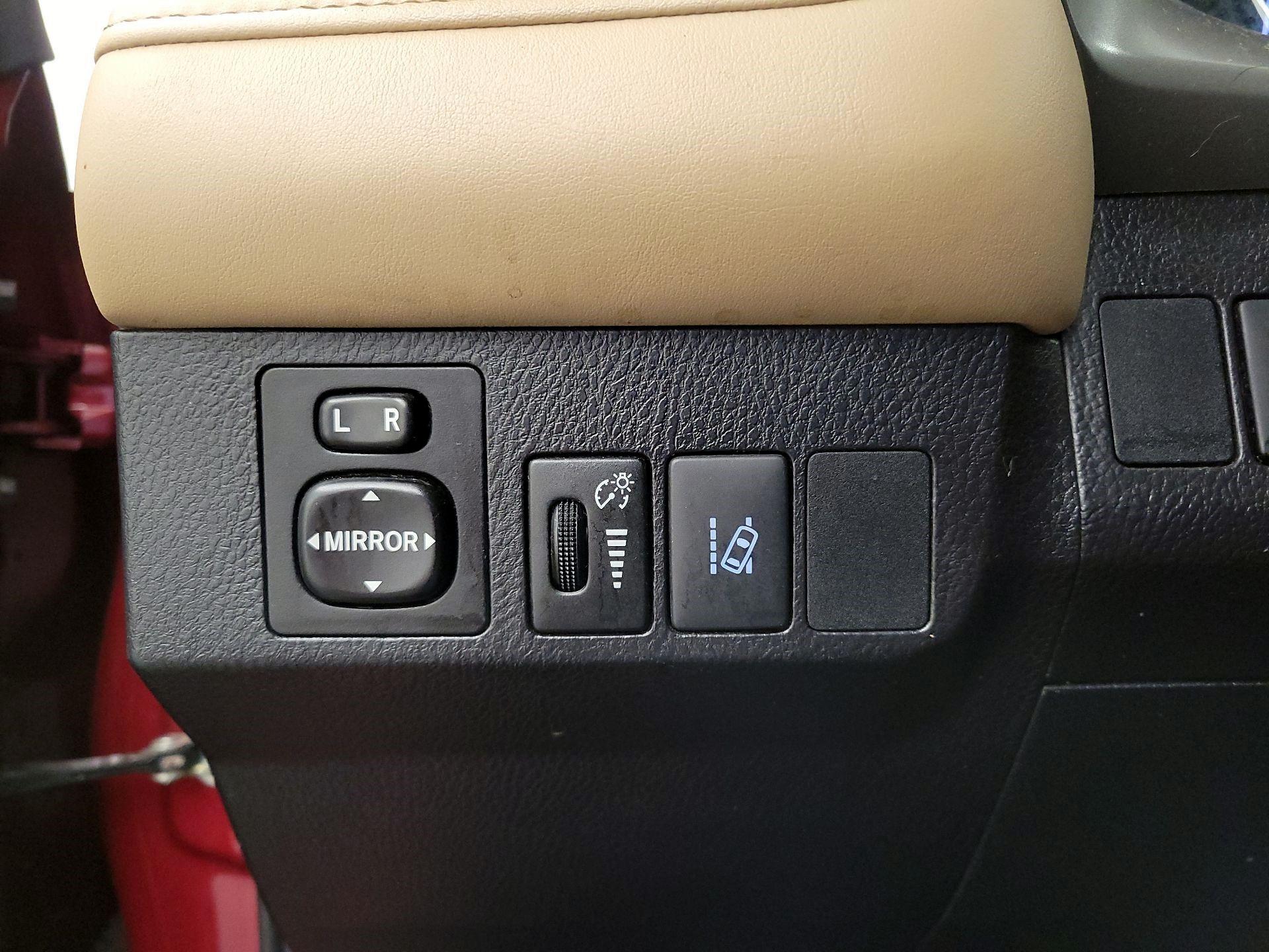 Thumbnail: 2018 Toyota RAV4 - 13