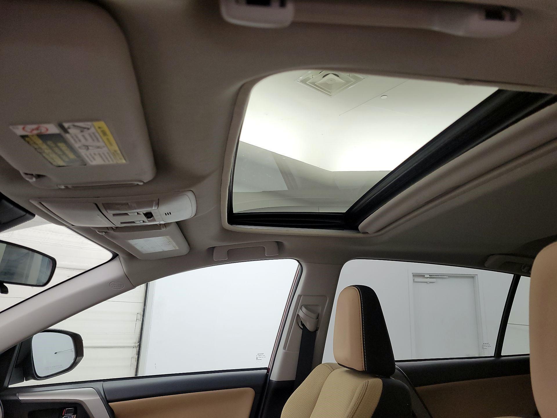 Thumbnail: 2018 Toyota RAV4 - 18