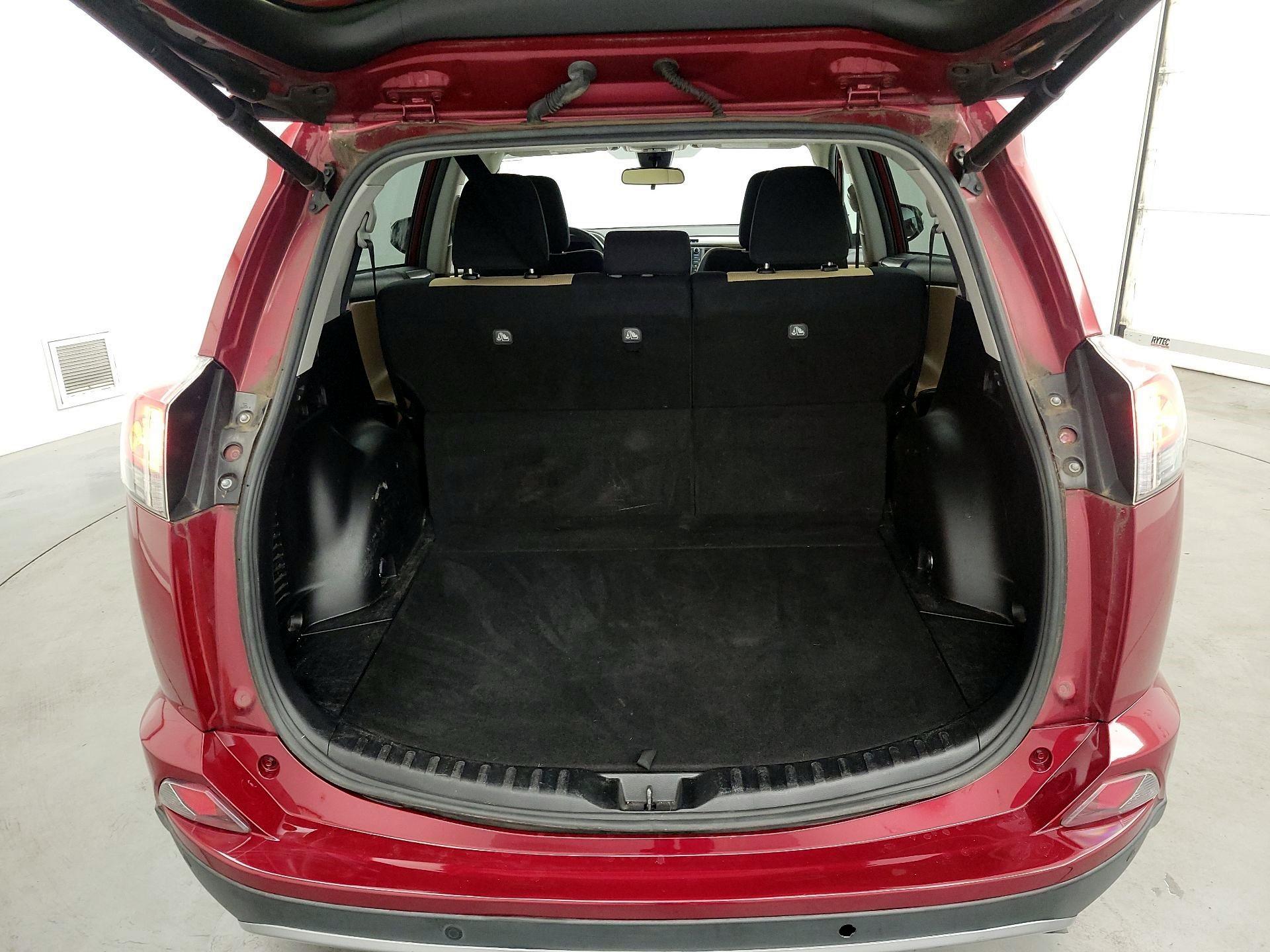 Thumbnail: 2018 Toyota RAV4 - 20