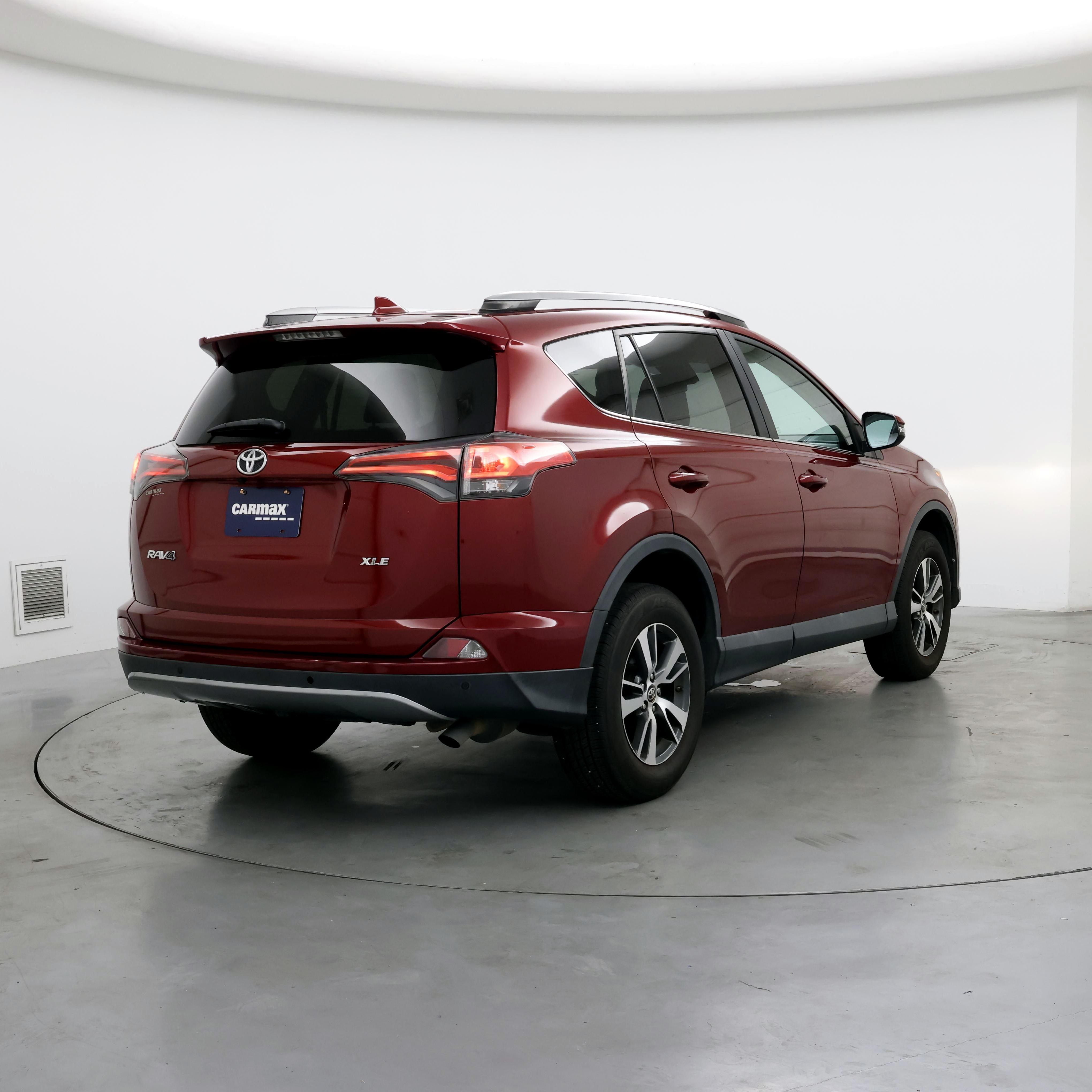 Thumbnail: 2018 Toyota RAV4 - 8
