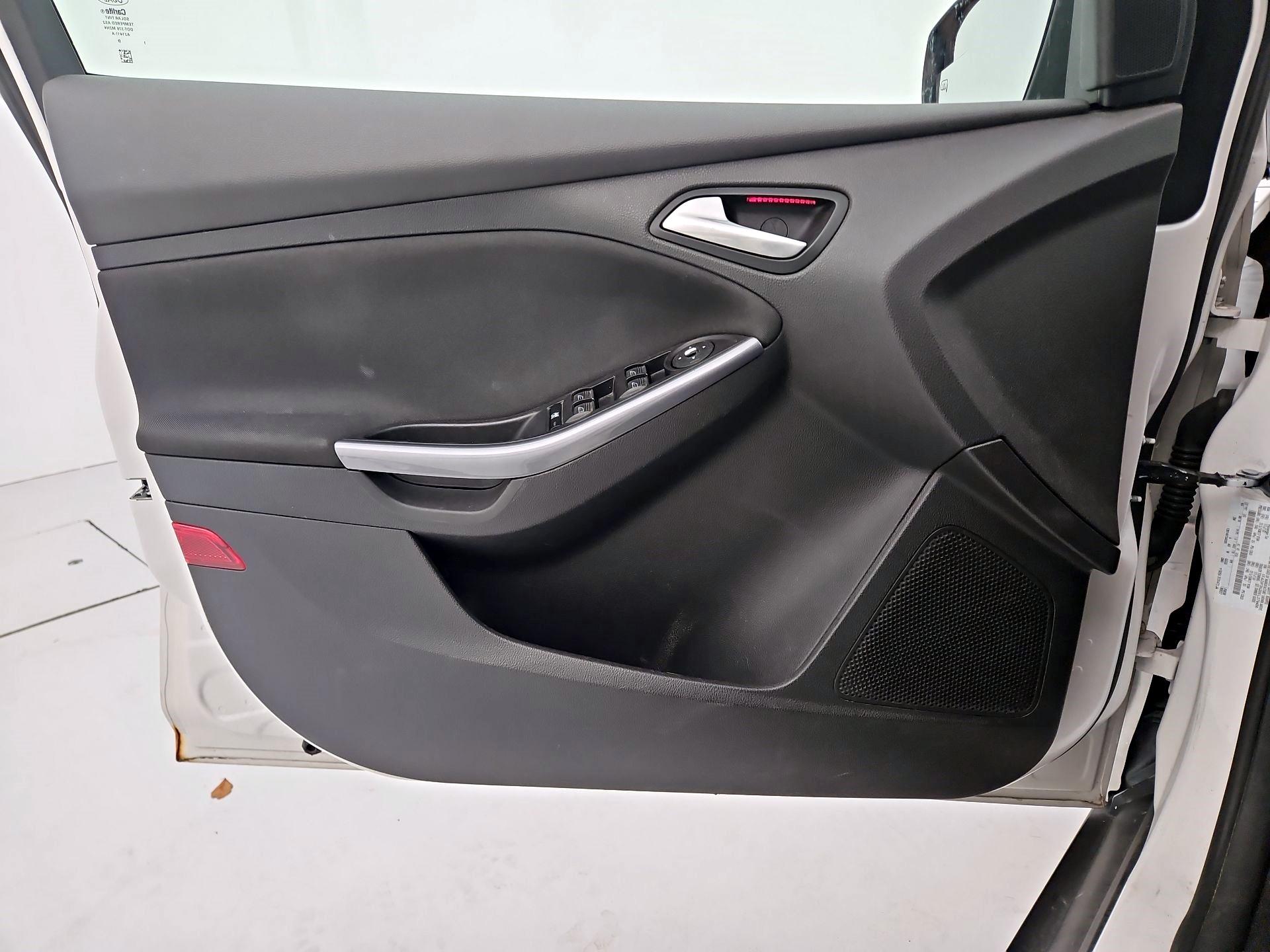Thumbnail: 2014 Ford Focus - 12
