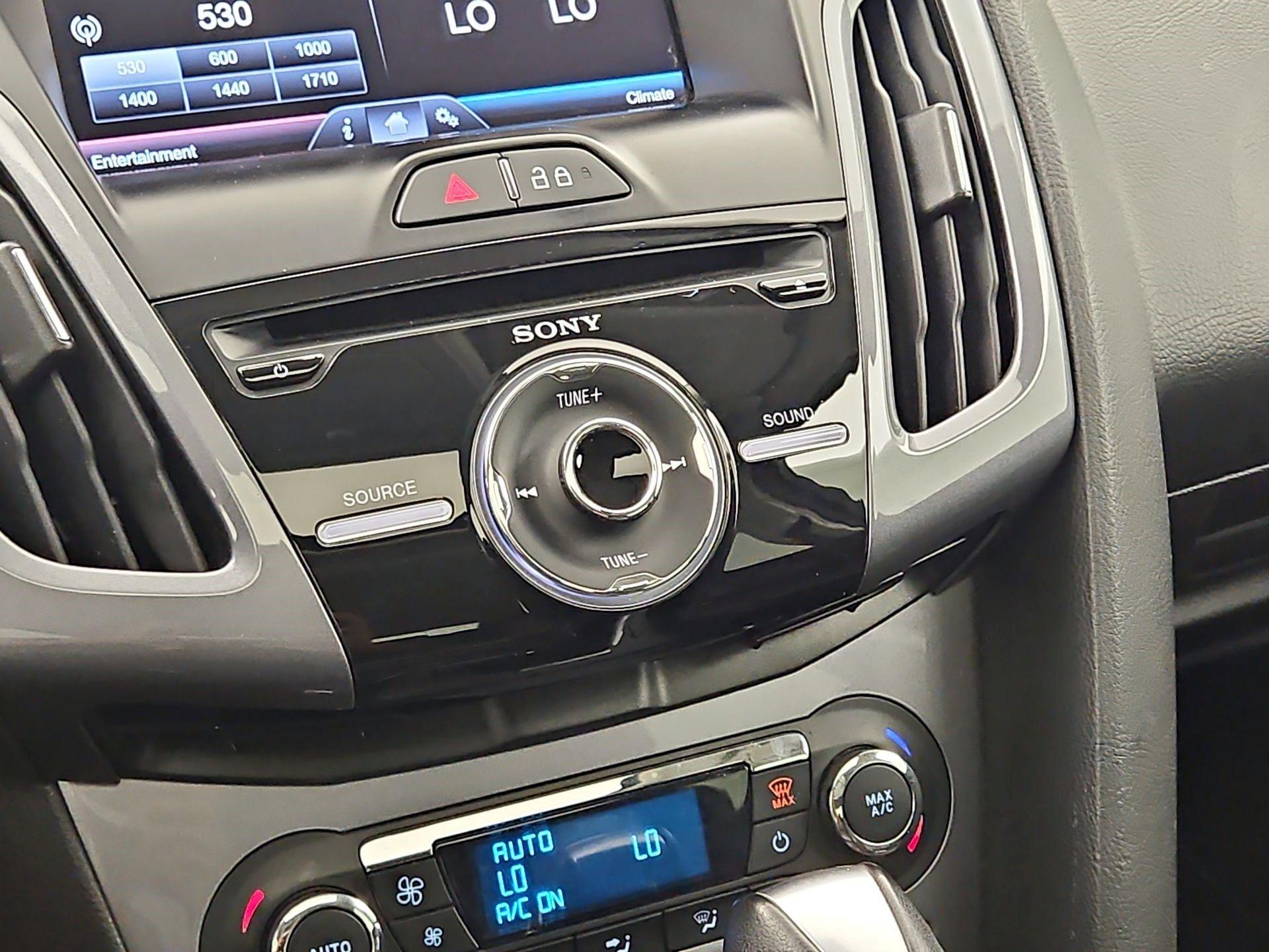 Thumbnail: 2014 Ford Focus - 15