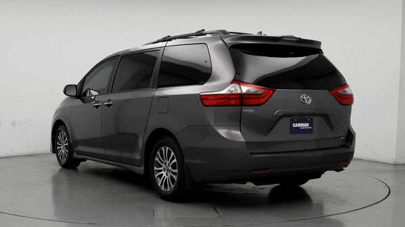 2020 Toyota Sienna XLE 2