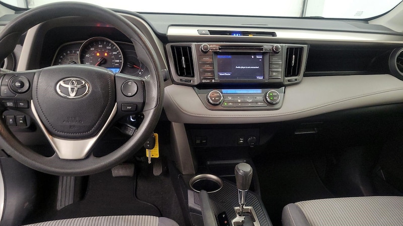 2015 Toyota RAV4 XLE 9